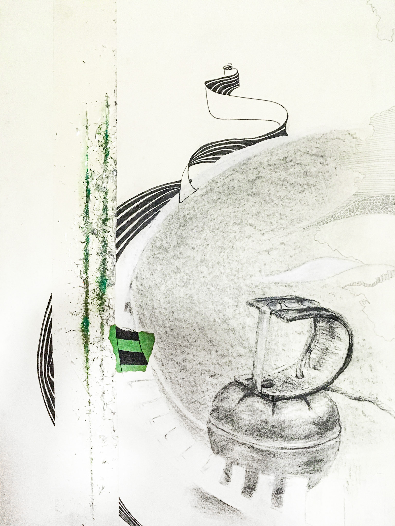 Objekt neurčité krásy, uhel a alobal na papíře, 29,7 x 42 cm, 2014/ object of unspecified beauty, charcoal and alufoil on paper, 42x59,4 cm, 2014