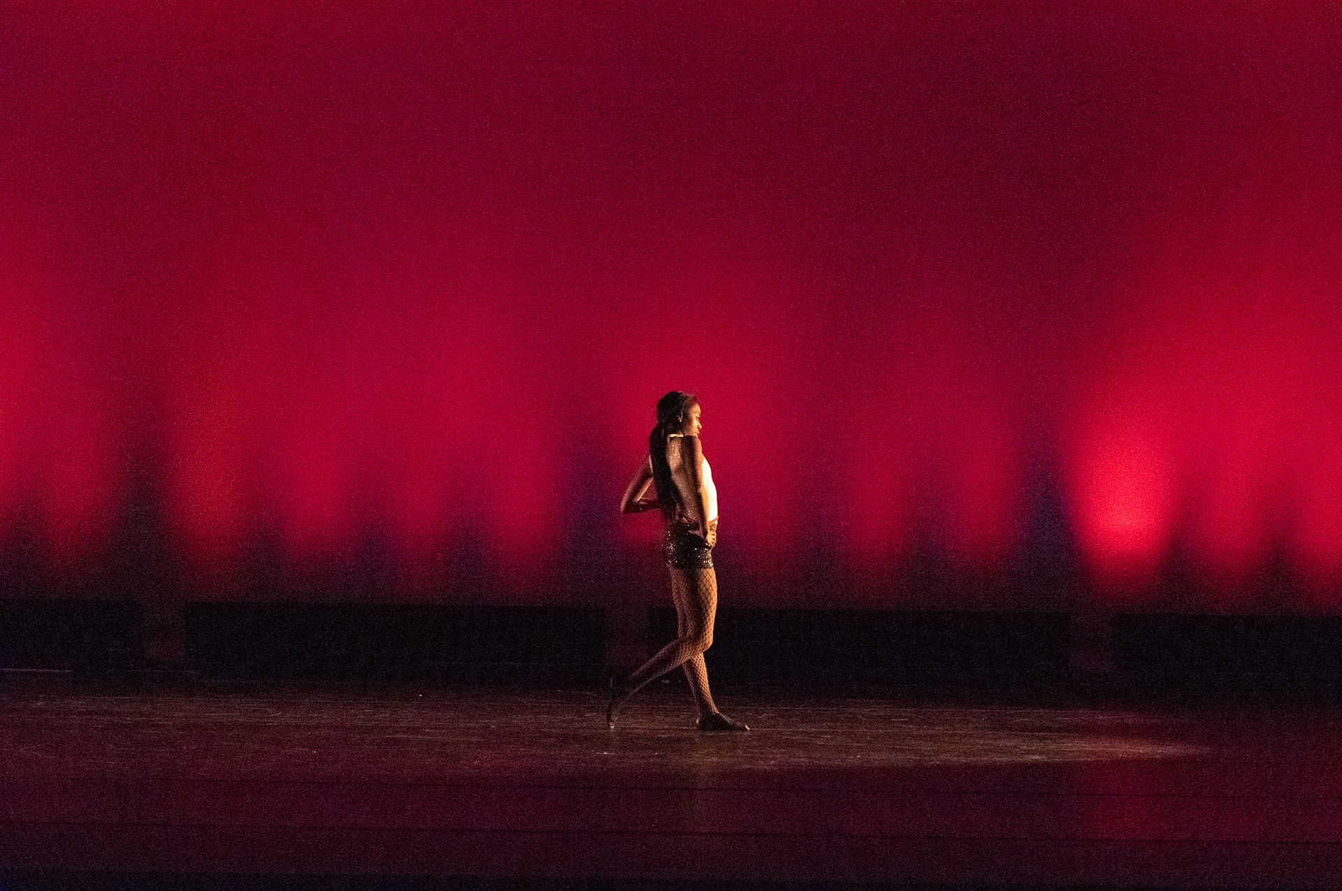 Show Out. Choreography by Jasmine Williams. Senior Dance. Photography by Ellen Erikson.