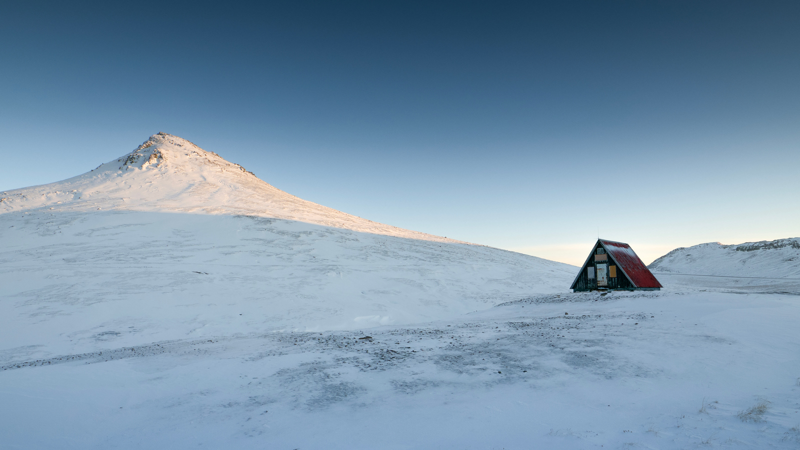 Rescue hut on a mountain pass