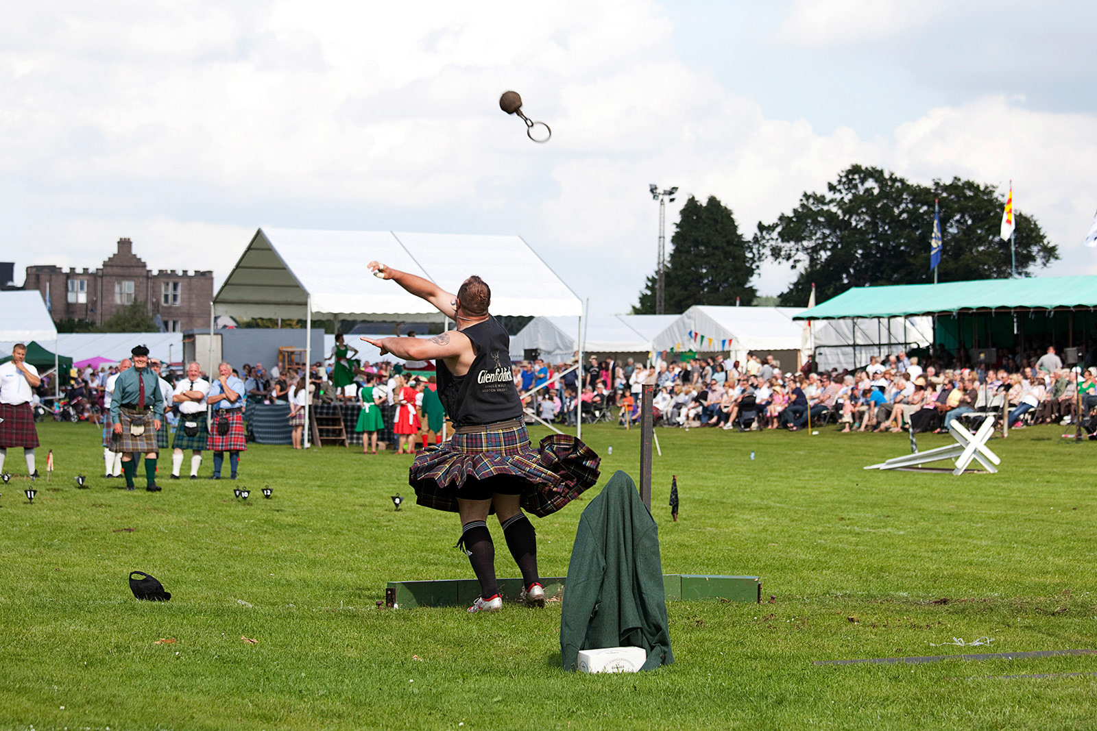 The "Weight for Distance" event, Aboyne Highland Games