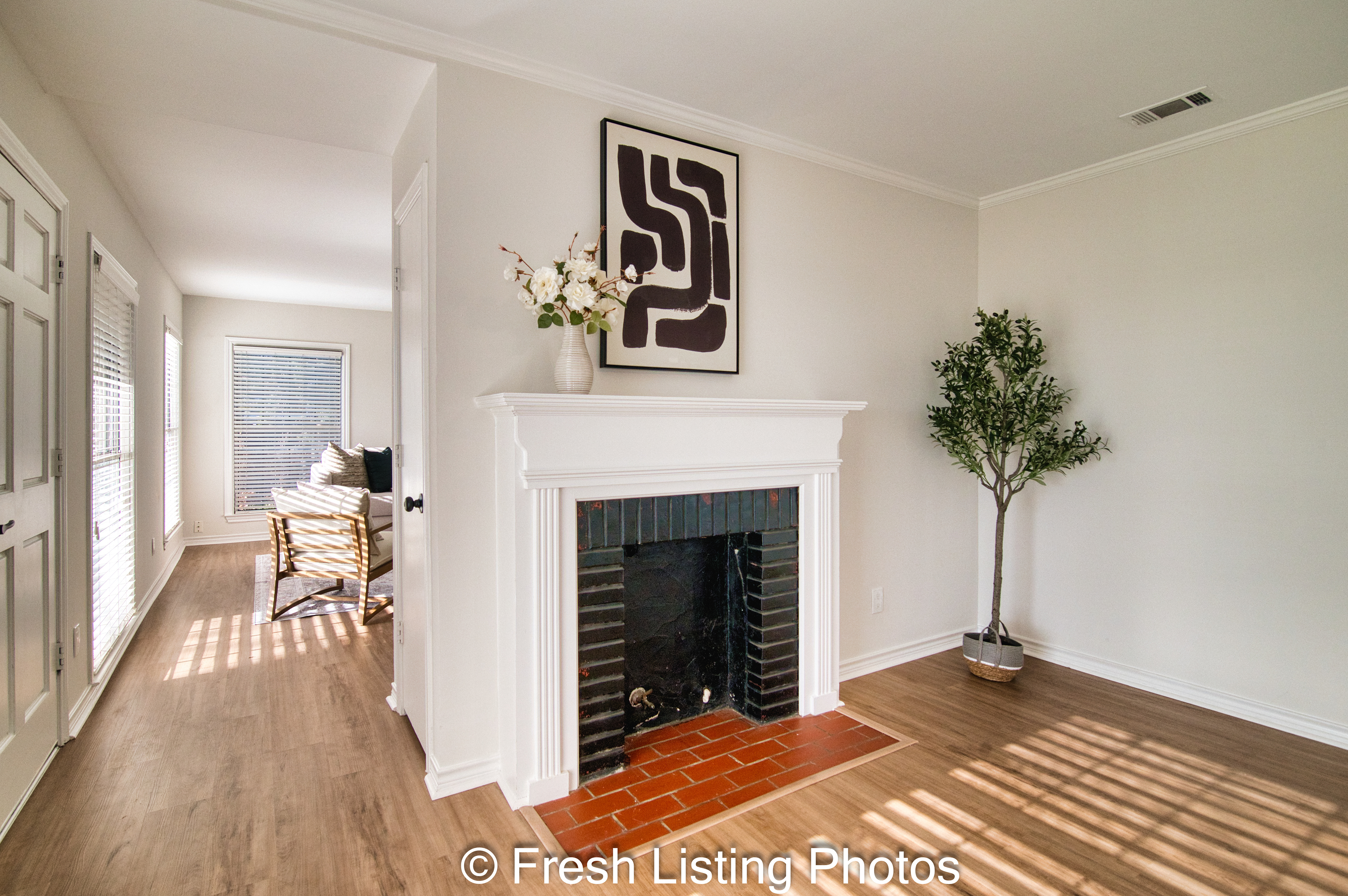 Dual-sided fireplace