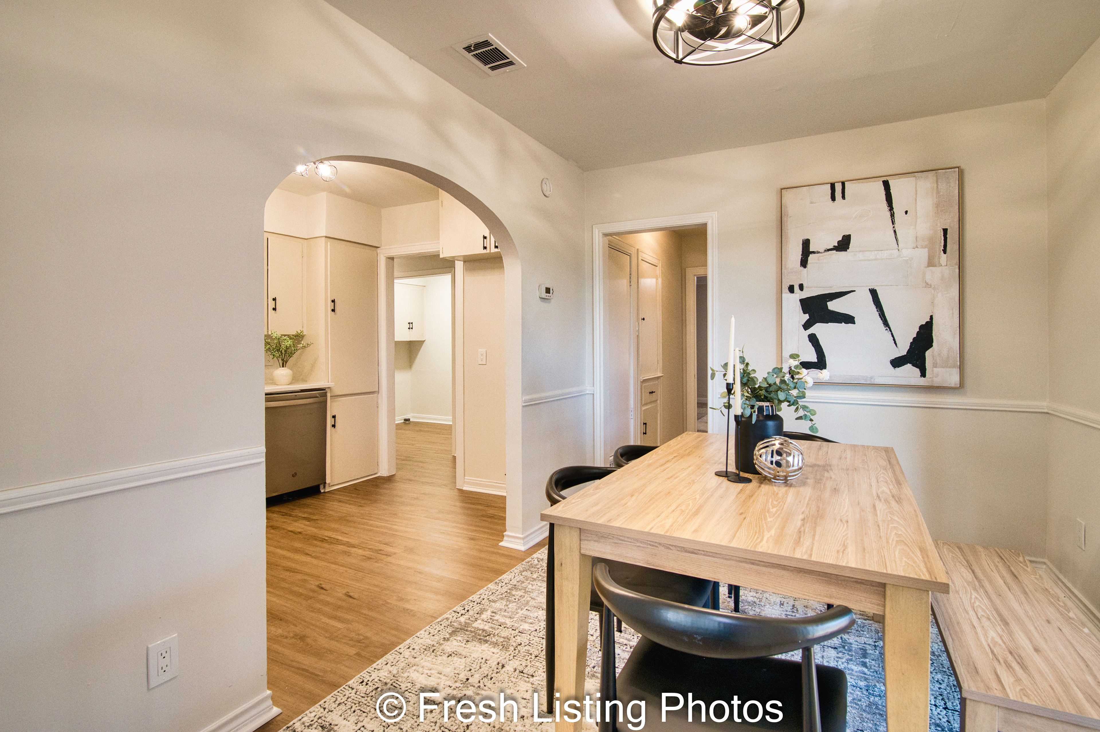 Furnished dining rooom