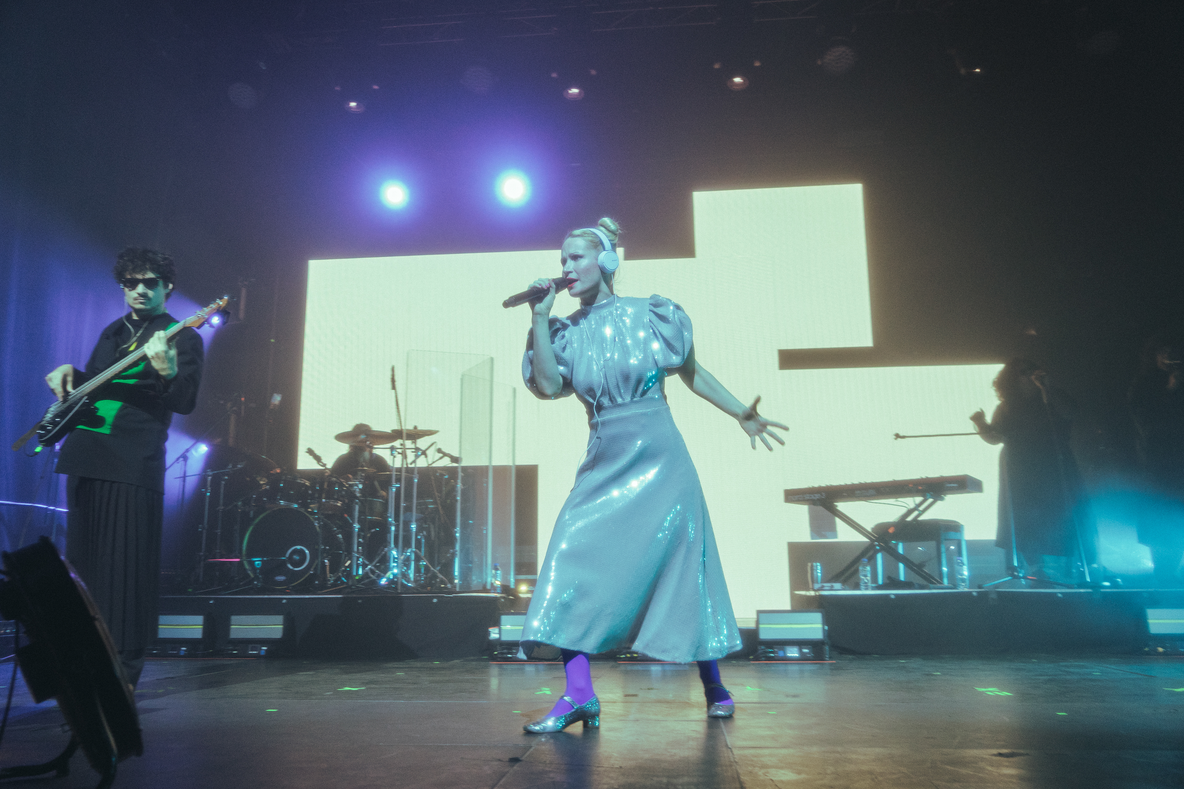 Лиза Монеточка исполняет хиты в рамках европейского тура 2025