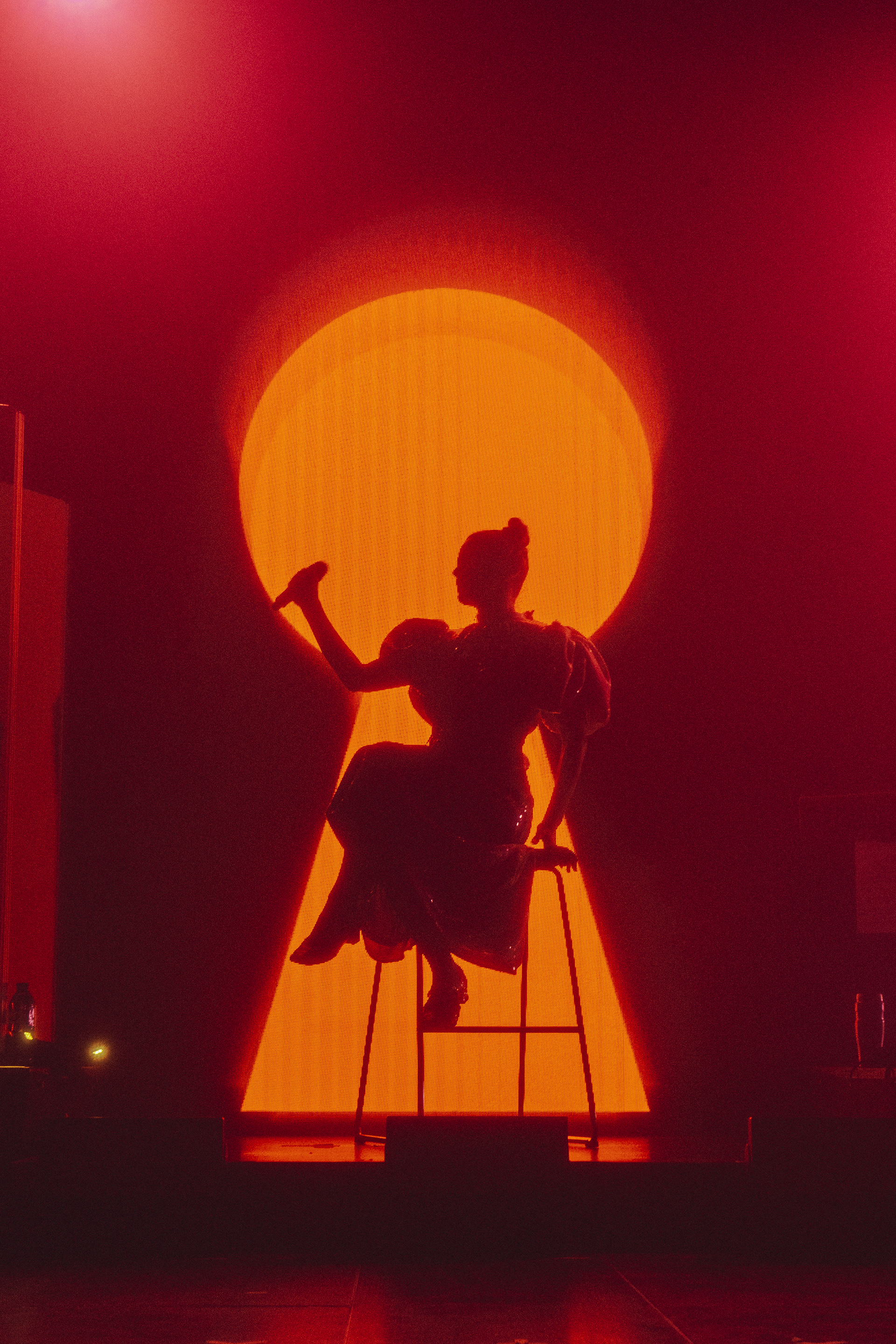 Эмоциональный портрет Монеточки во время концерта во Вроцлаве.