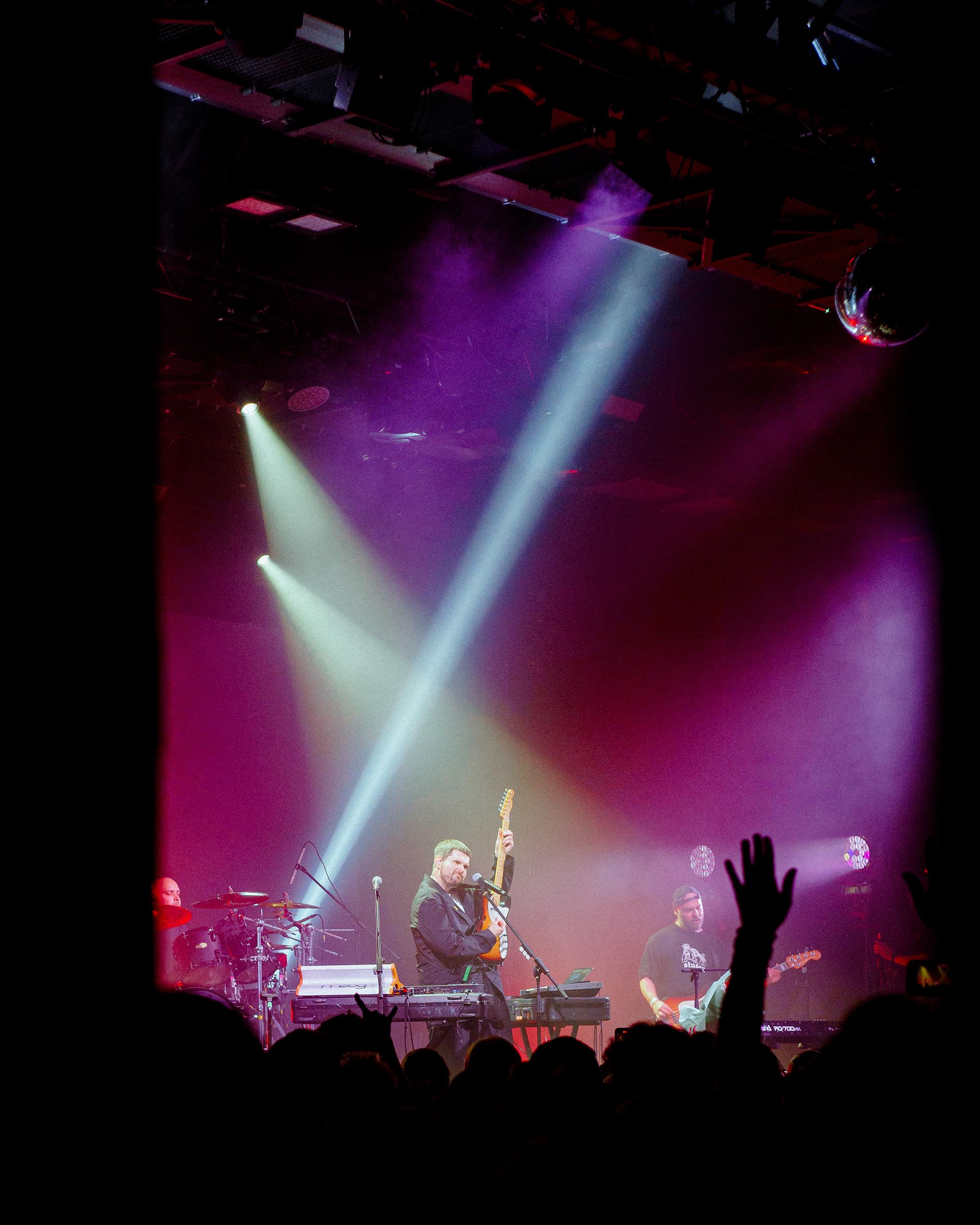 Иван Алексеев с гитарой: фотоотчет с концерта Noize MC.