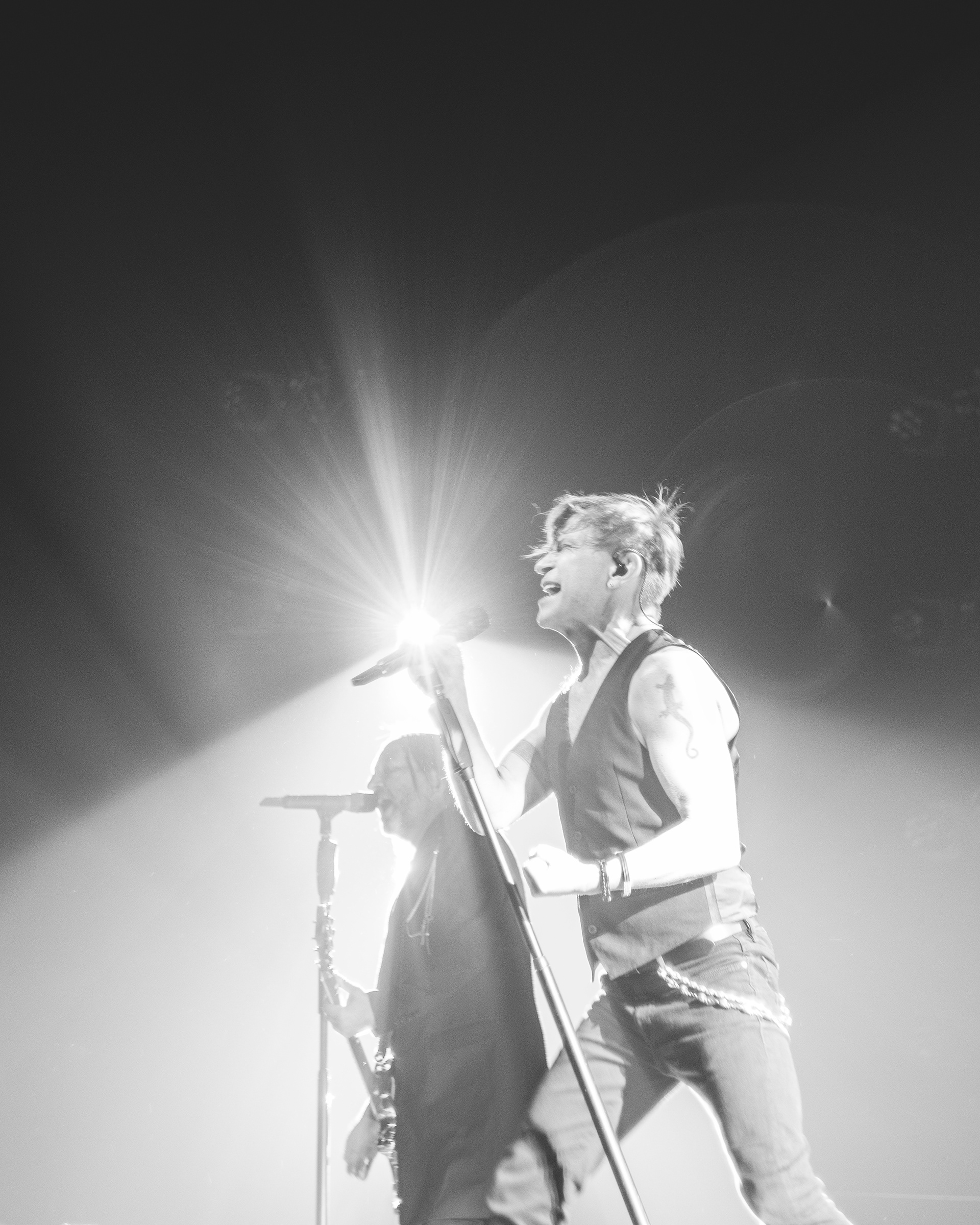 Леван и Шура Би-2 на сцене в Польше, ноябрь 2025.