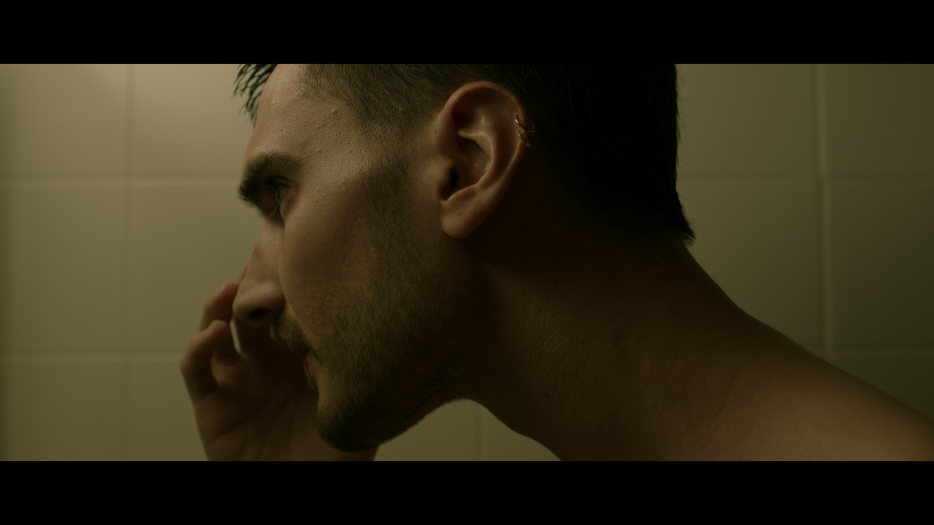5 CENTIMETROS SHORTFILM - CAMERA OPERATOR & COLORIST