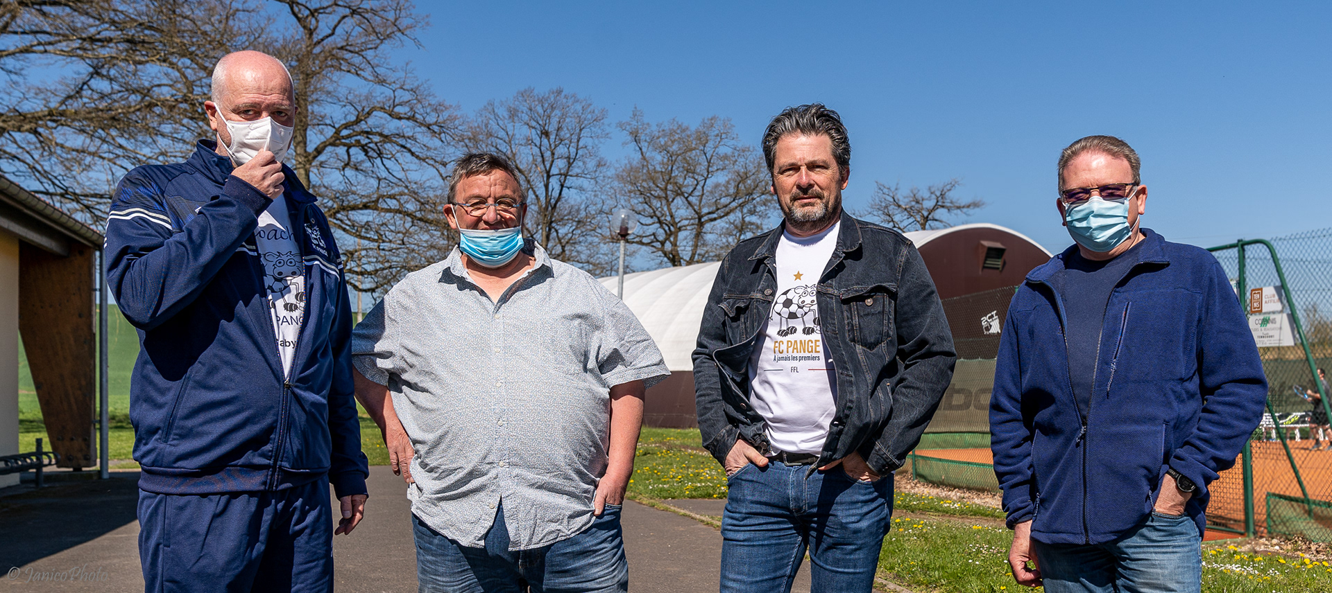 Les 4 présidents de FCP attendent de pied ferme la visite de viamoselle.tv/de droite à gauche, Roland Chloup, maire de Pange et Président de la CCHCPP( 2000 à 2003), Xavier Meunier, concepteur du logo (de 2003-2004), Fabrice Mohr (2004-2006) et Gabriel DEVOT actuel président depuis 2008. (absent sur la photo Eric Barbas (2007-2008)