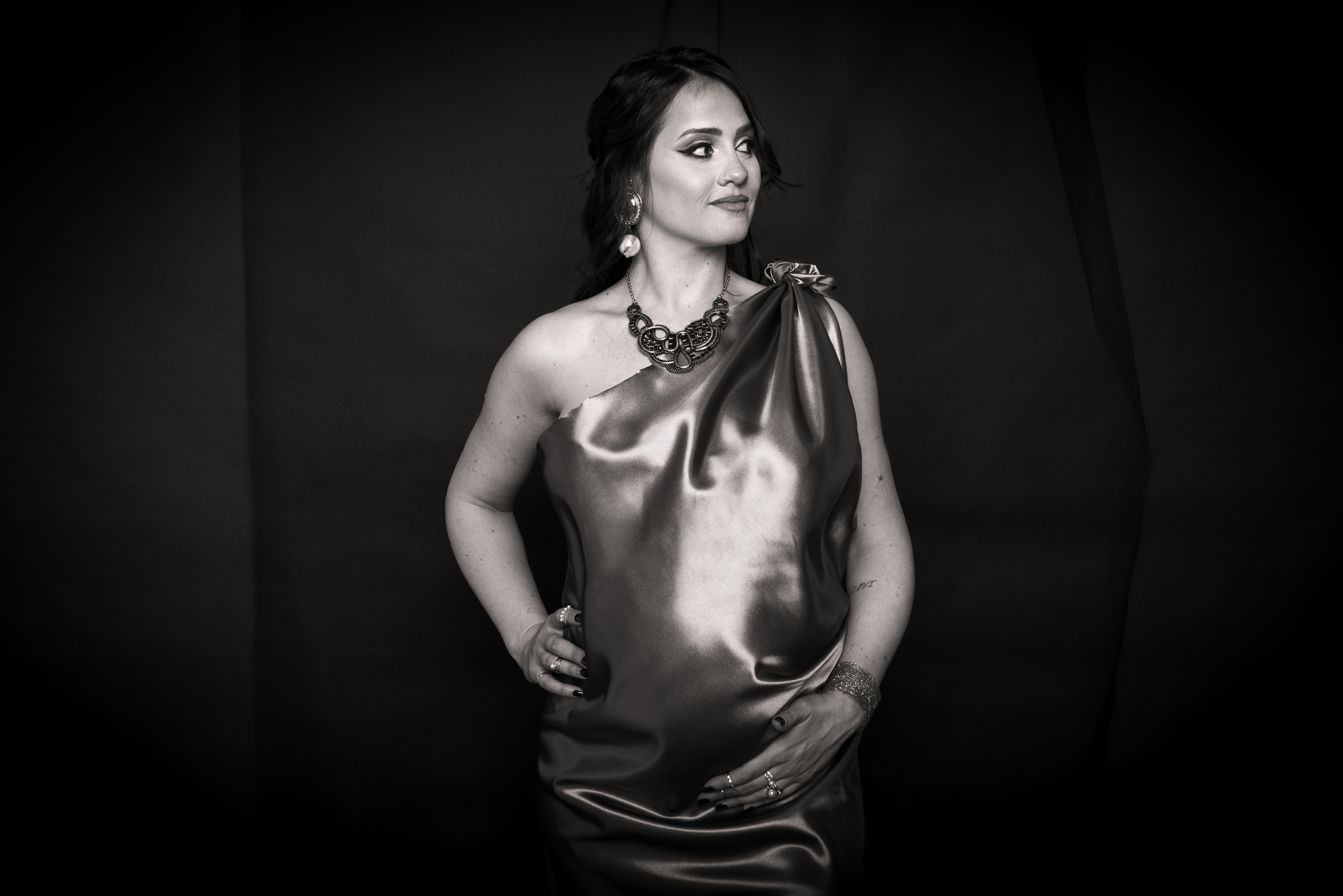 photo d'une femme enceinte dans le studio