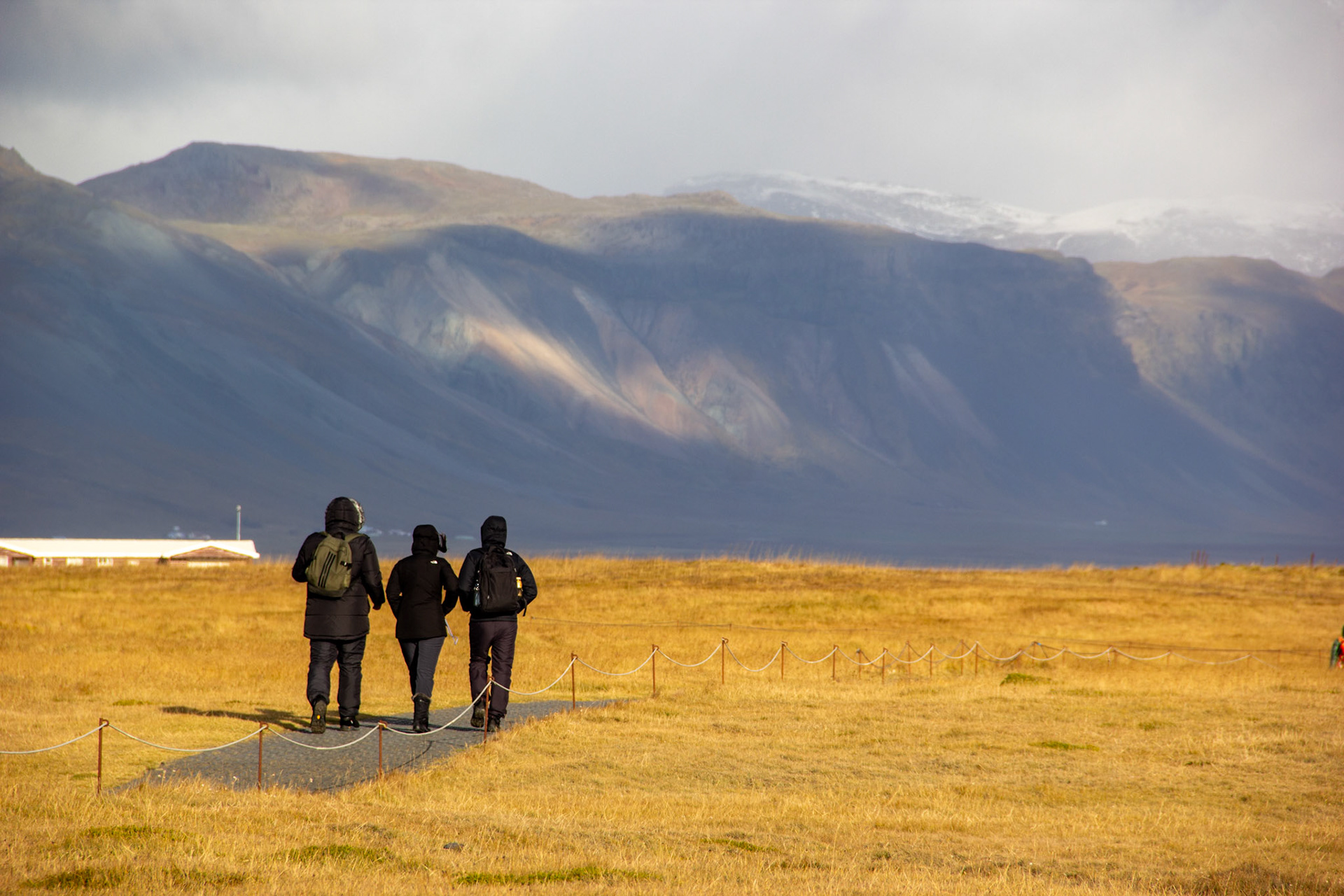 OS TRES (THE THREE OF THEM). Iceland, 2022