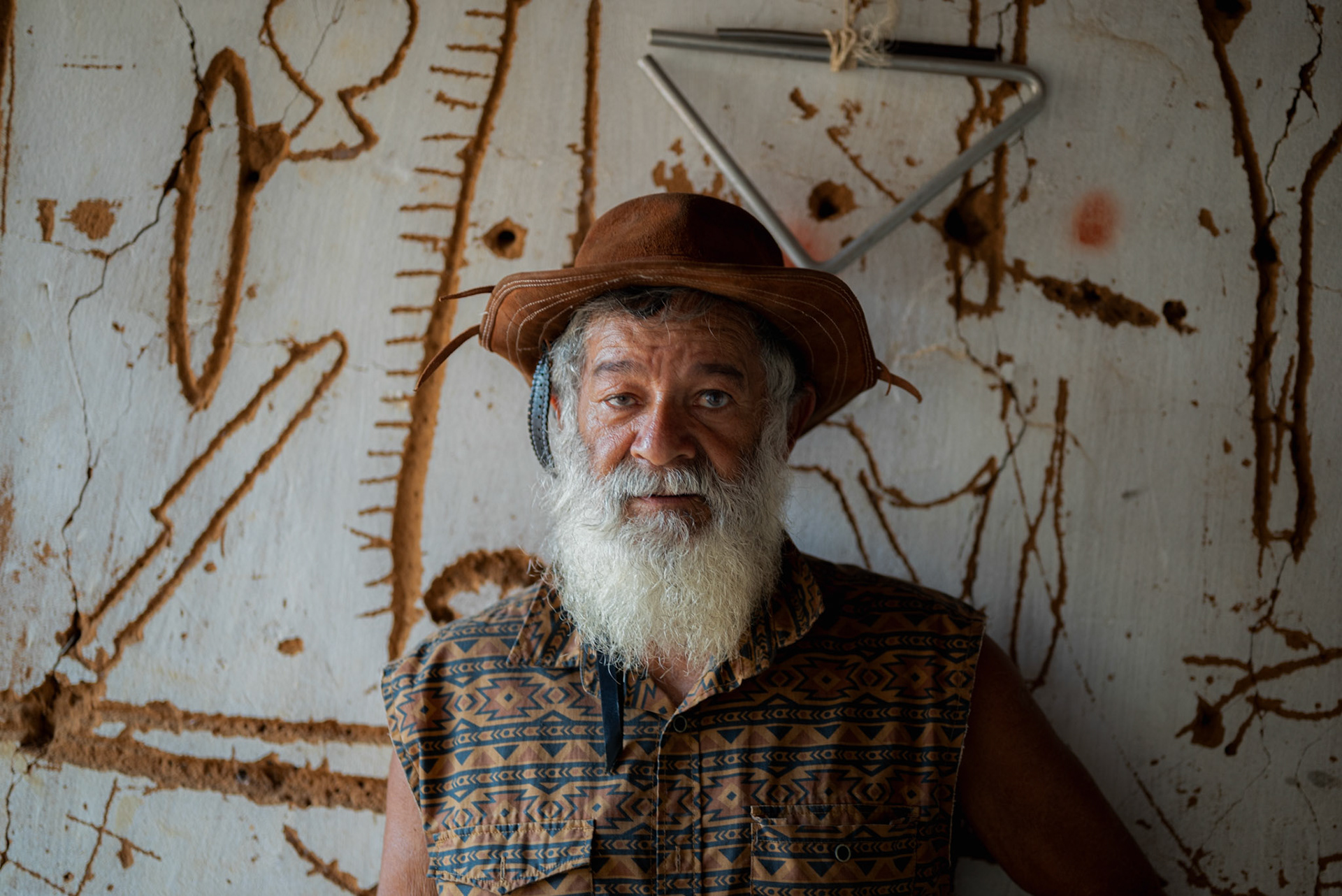 4)  AS PESSOAS. A regionalidade se constrói através da cultura, e quem faz a cultura são as pessoas. Zé Bezerra e Vânia Kapinawá foram escolhidos grandes personagens para personalizar o que vem da terra e o que se faz através dela.