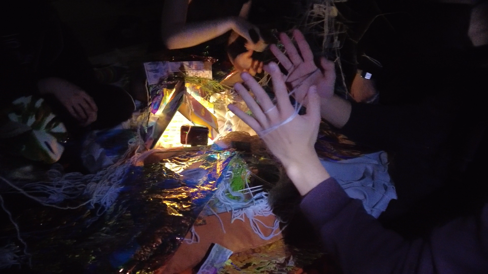 participants are playing the string game called "cat's cradle"（翻花绳）