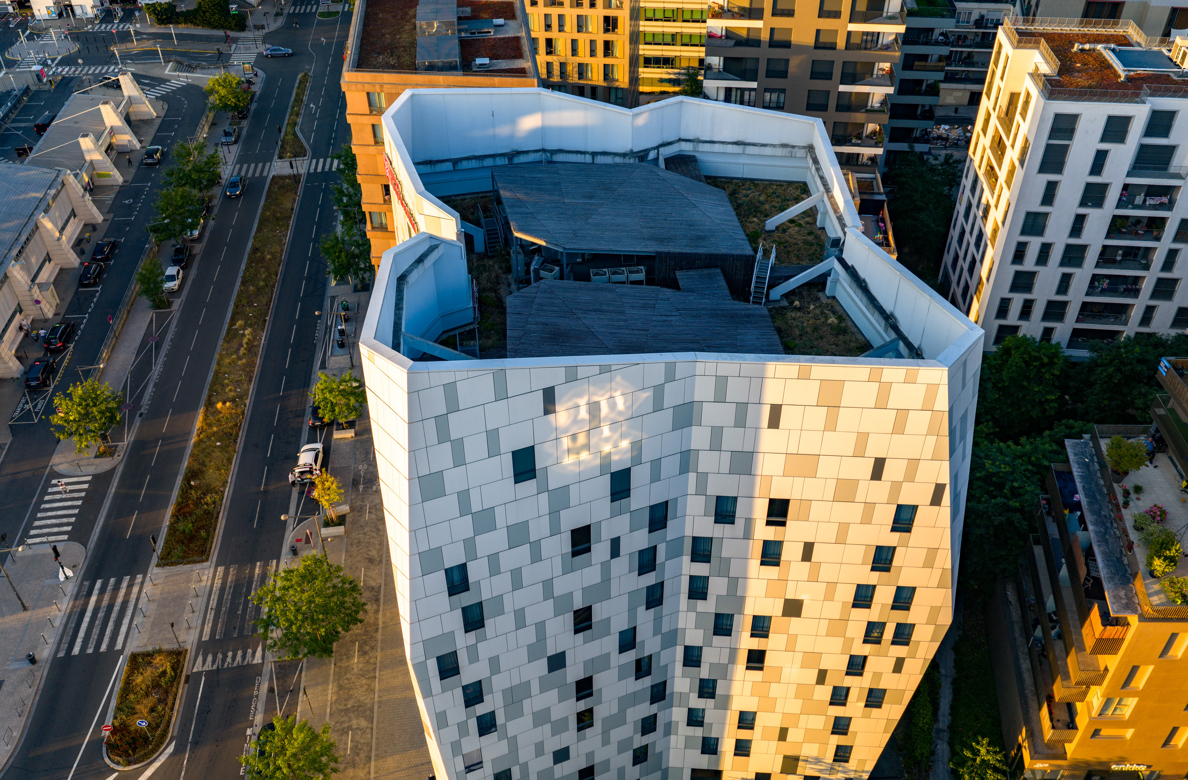 MASSY - Hilton Garden Inn (Architecte : Christian DE PORTZAMPARC)