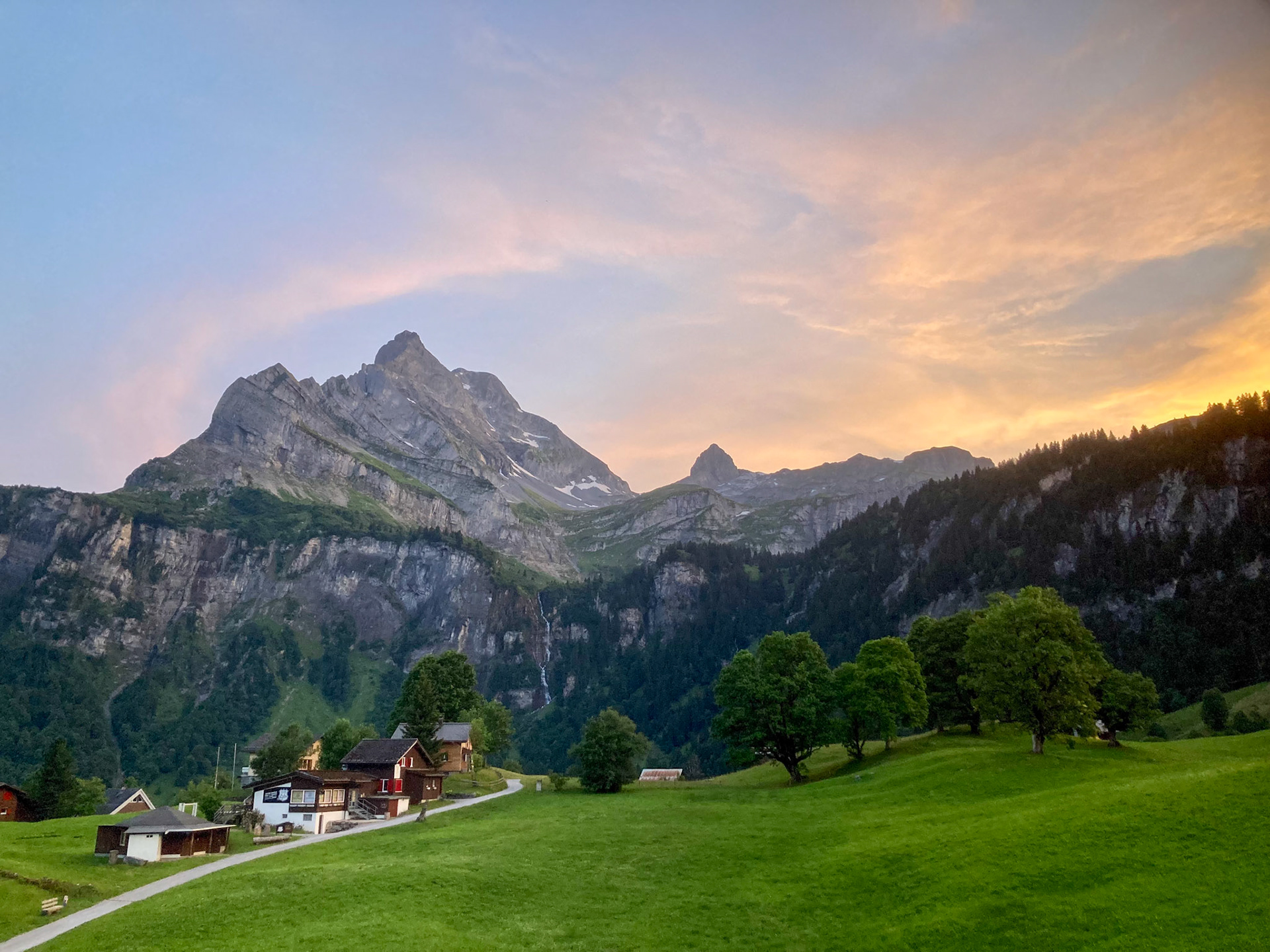 Ortsstock am Abend