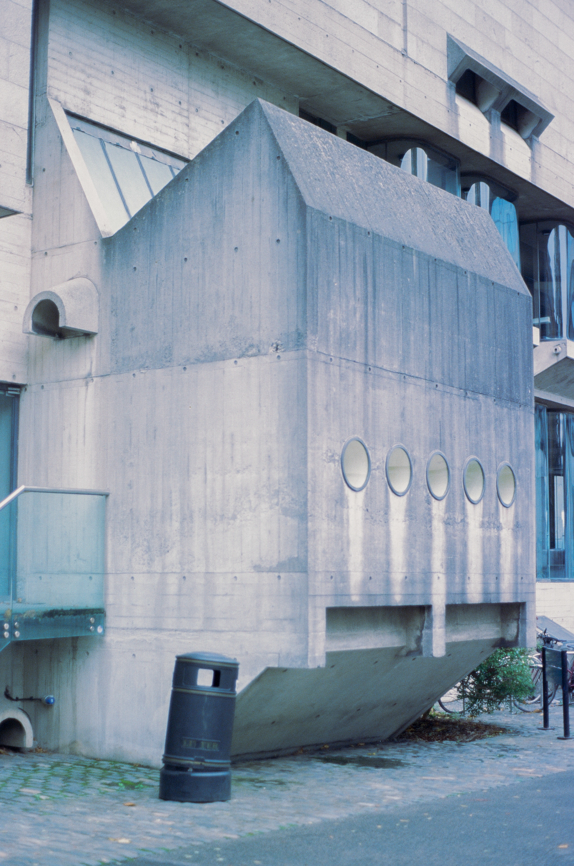 Berkeley Library, Trinity College Dublin; arch. Paul Koralek