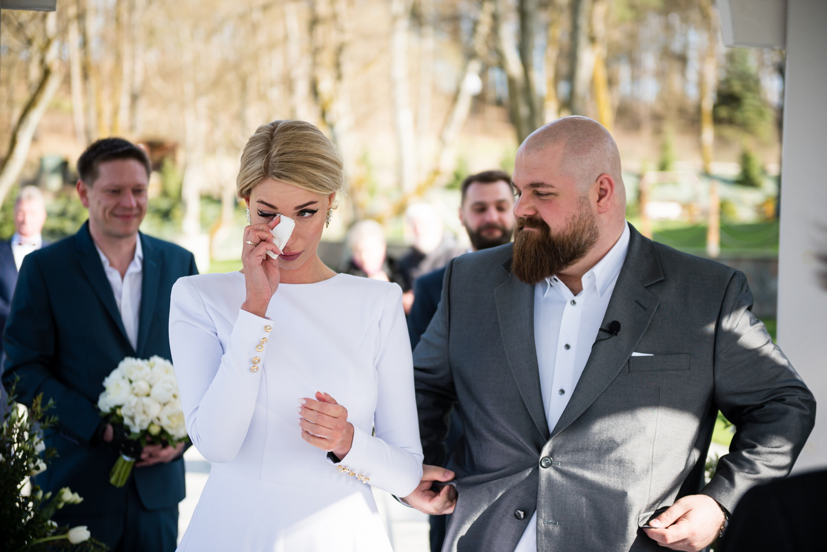 wzruszający ślub na fotografii