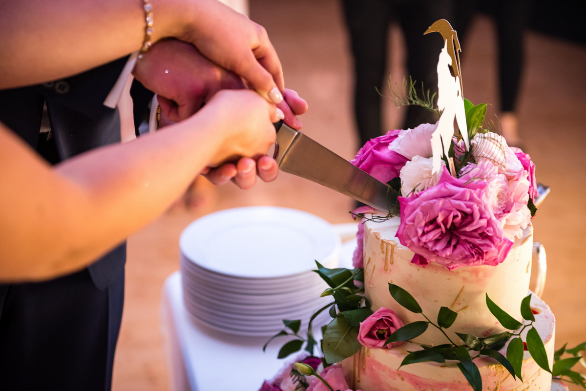 krojenie tortu zdjecia ślubne
