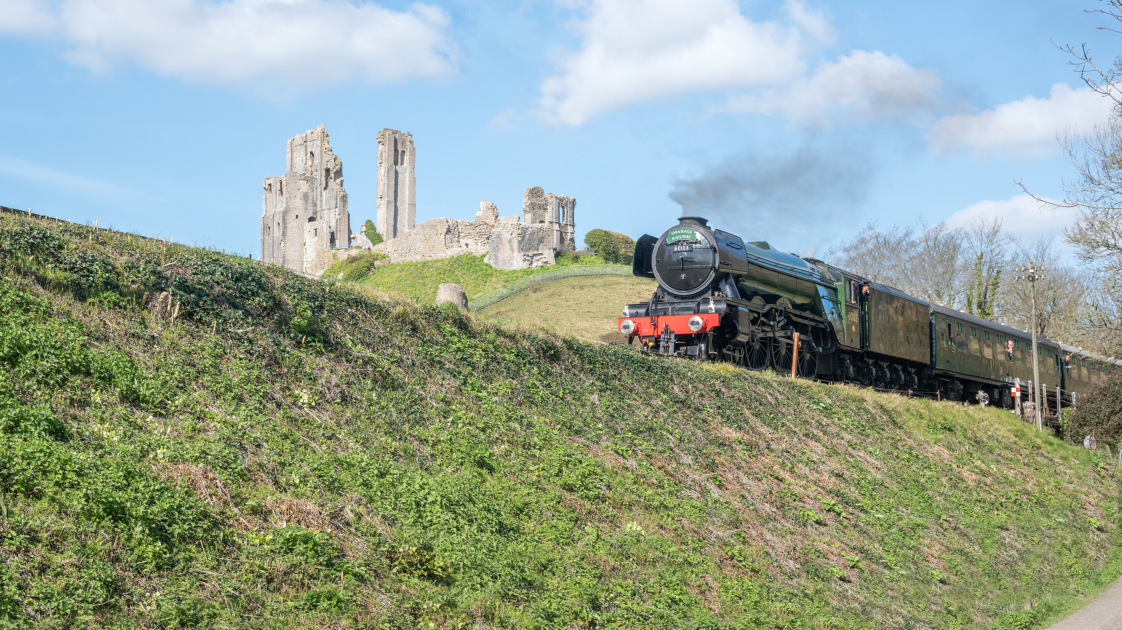  L019      Corfe Castle and the Flying Scotsman
