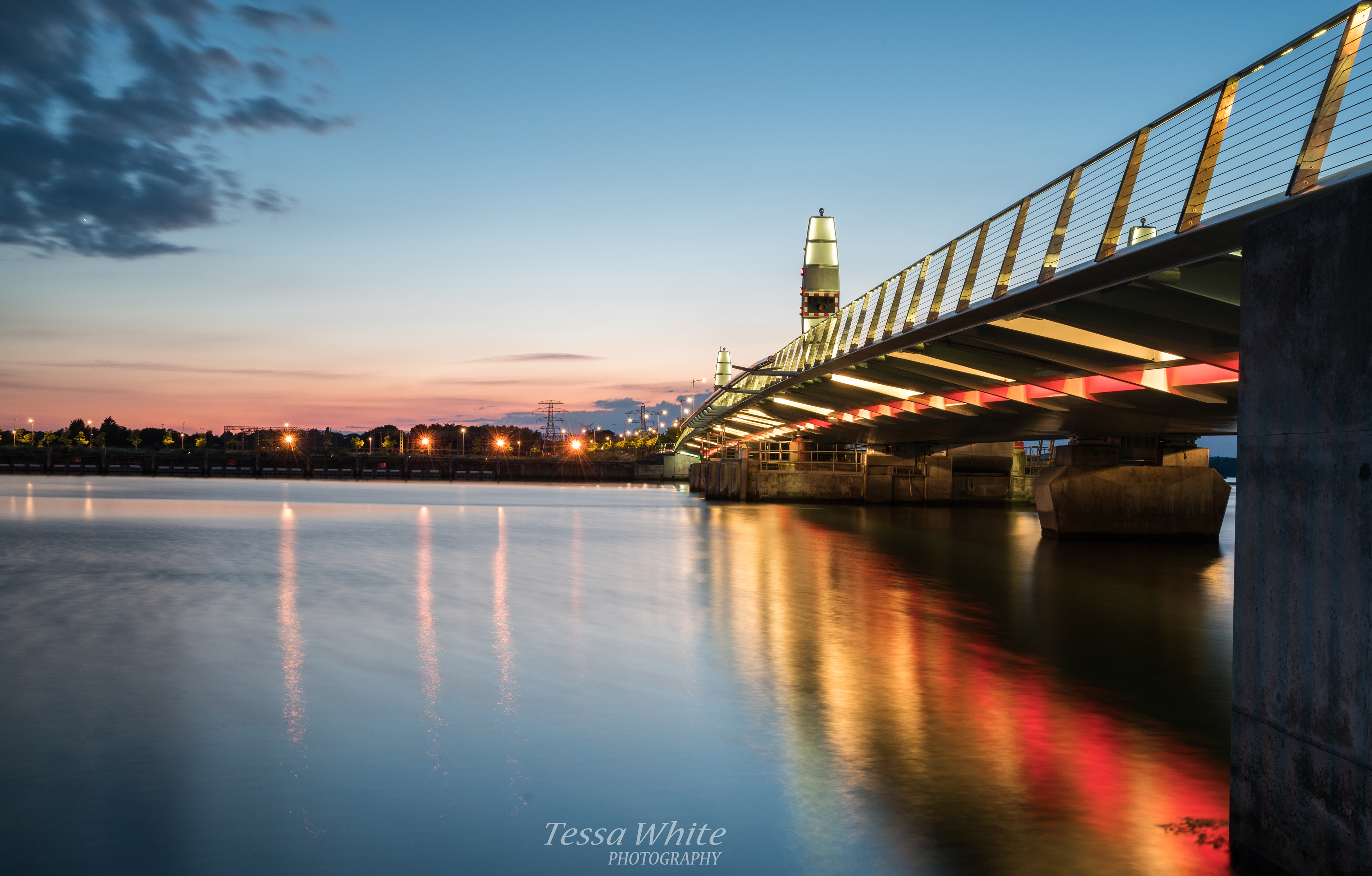 L001              Poole Twin Sails Bridge