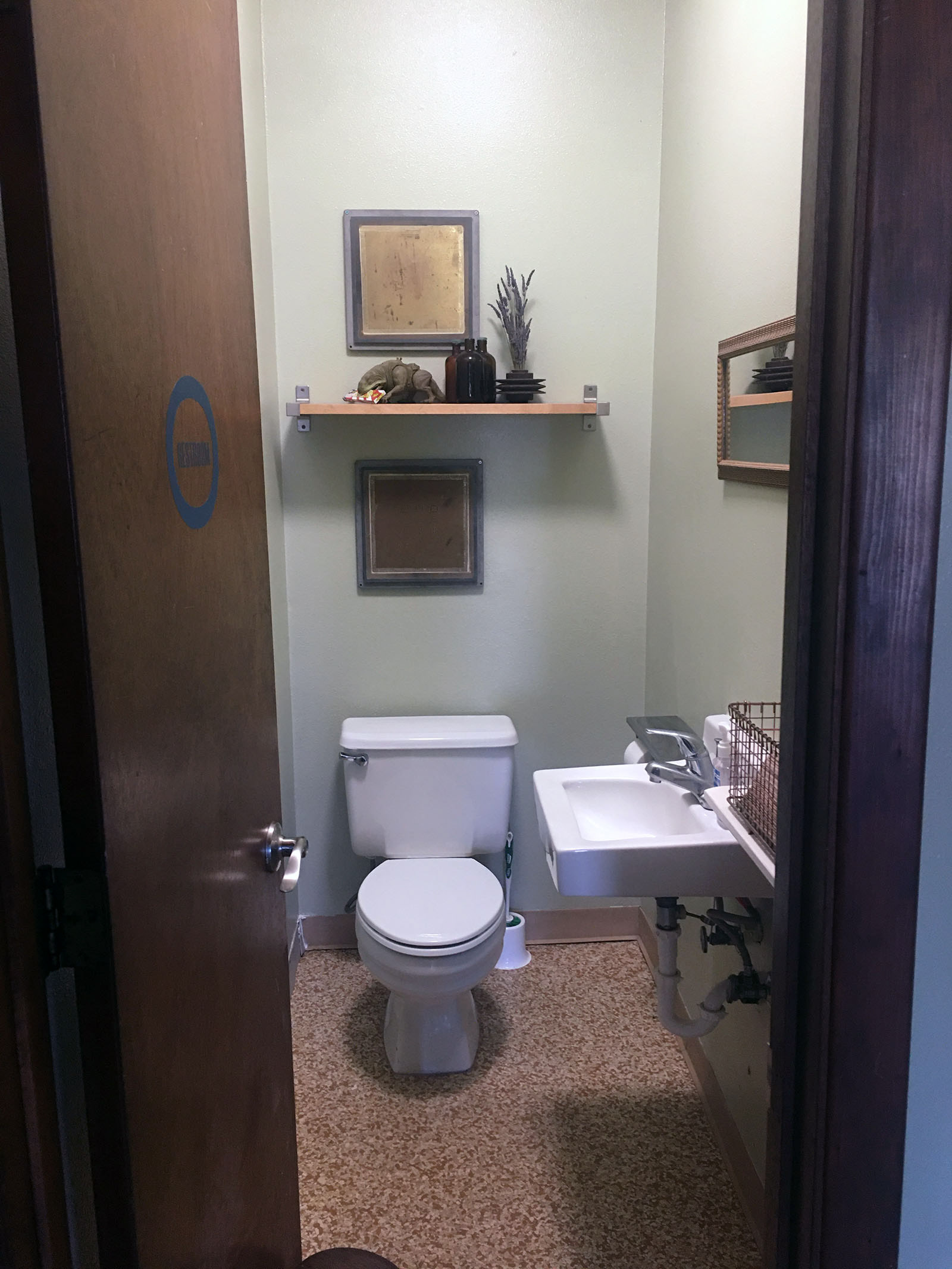 2nd Bathroom in Bar