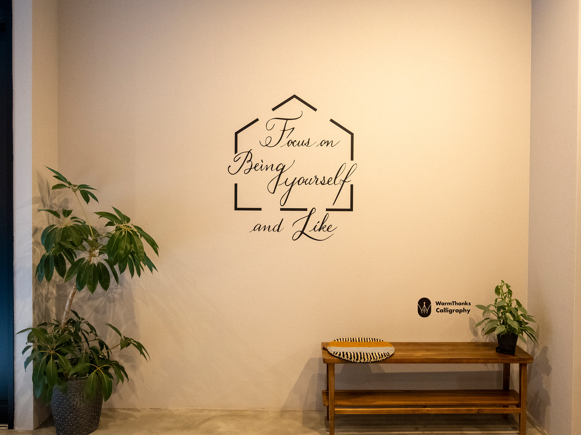 KULASIC HOME様 店舗内壁面Calligraphy