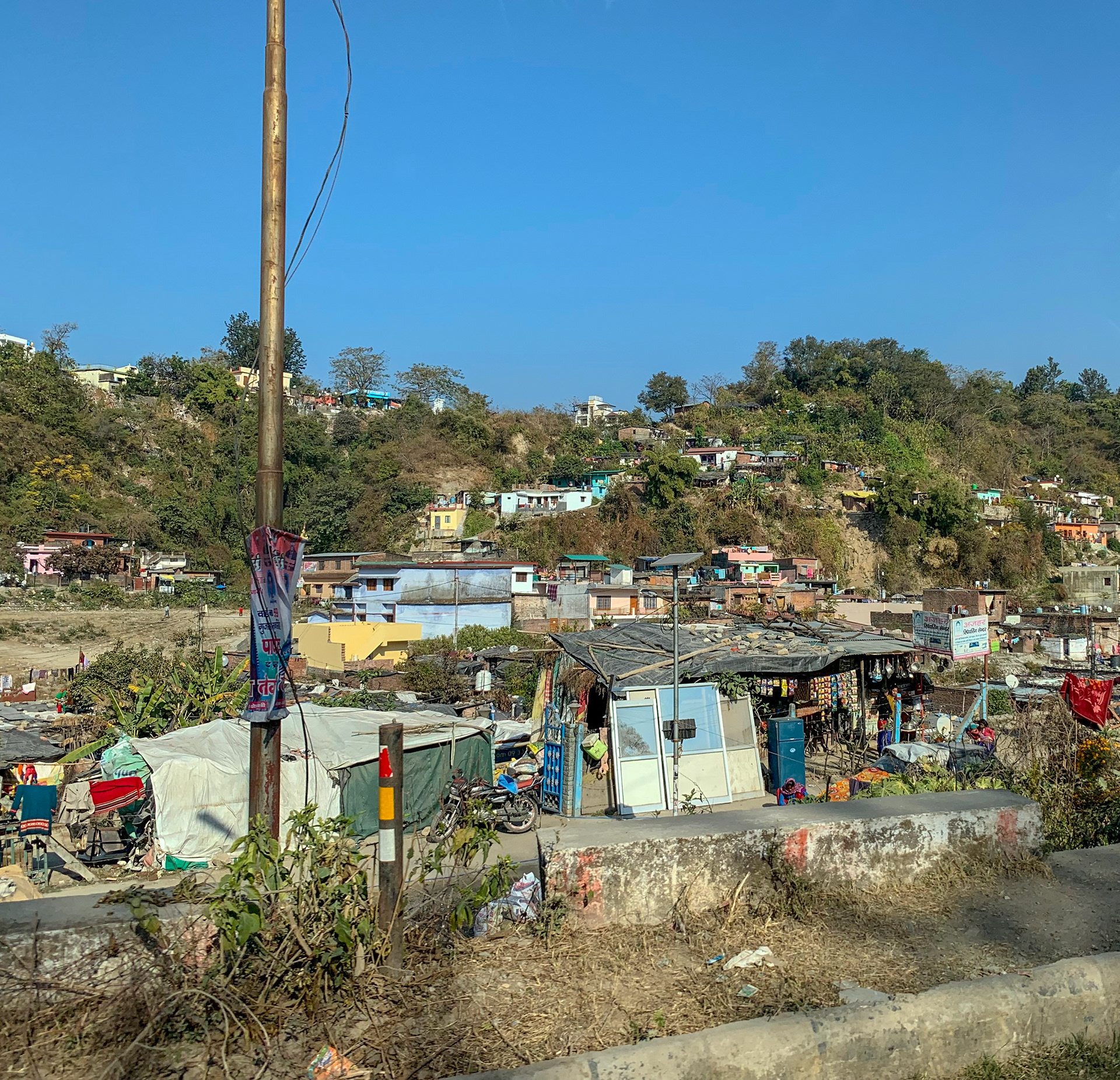 Onderweg van Dehradun naar Rishikesh