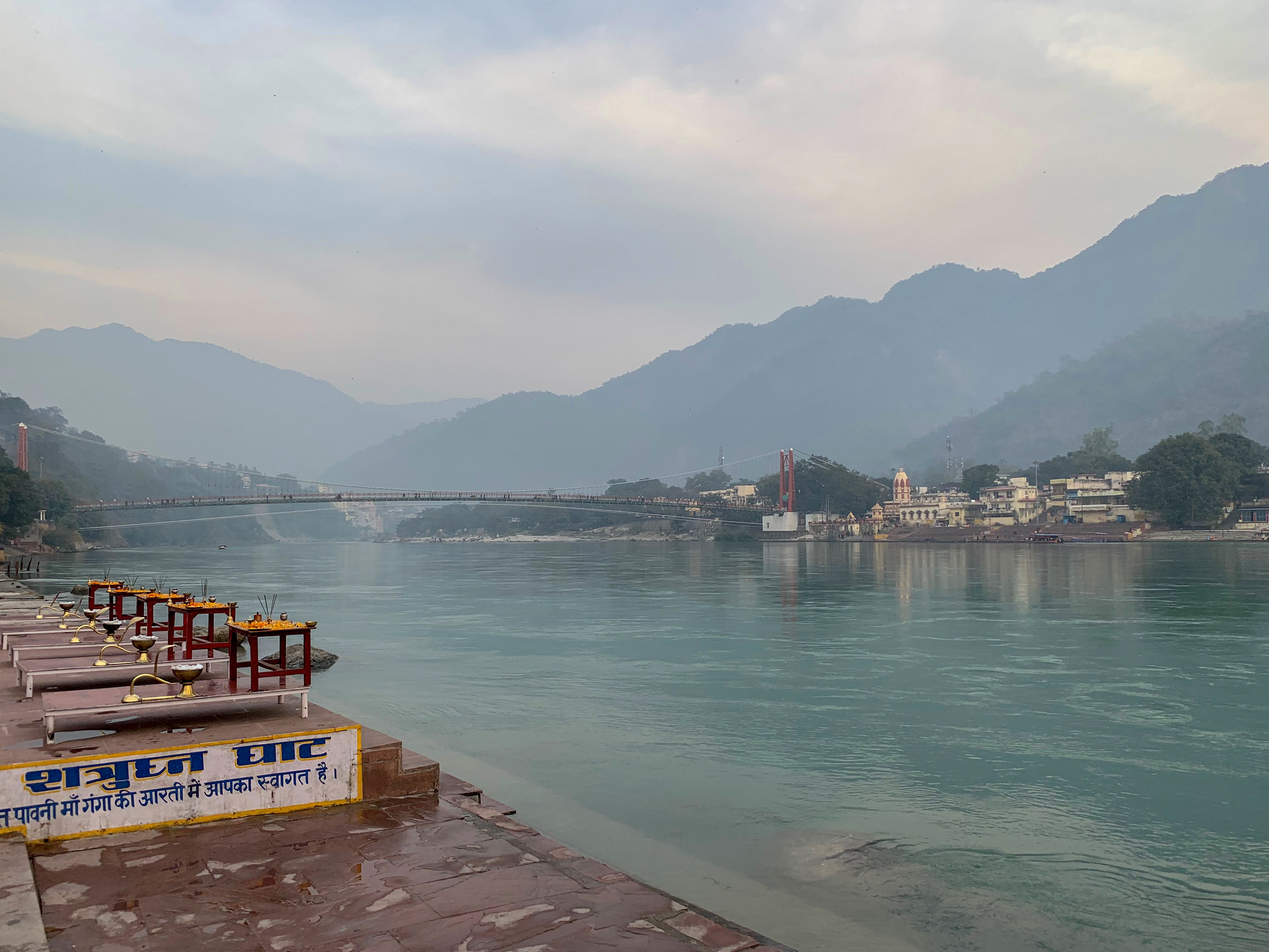 De Ganges met de enge voetgangersbrug