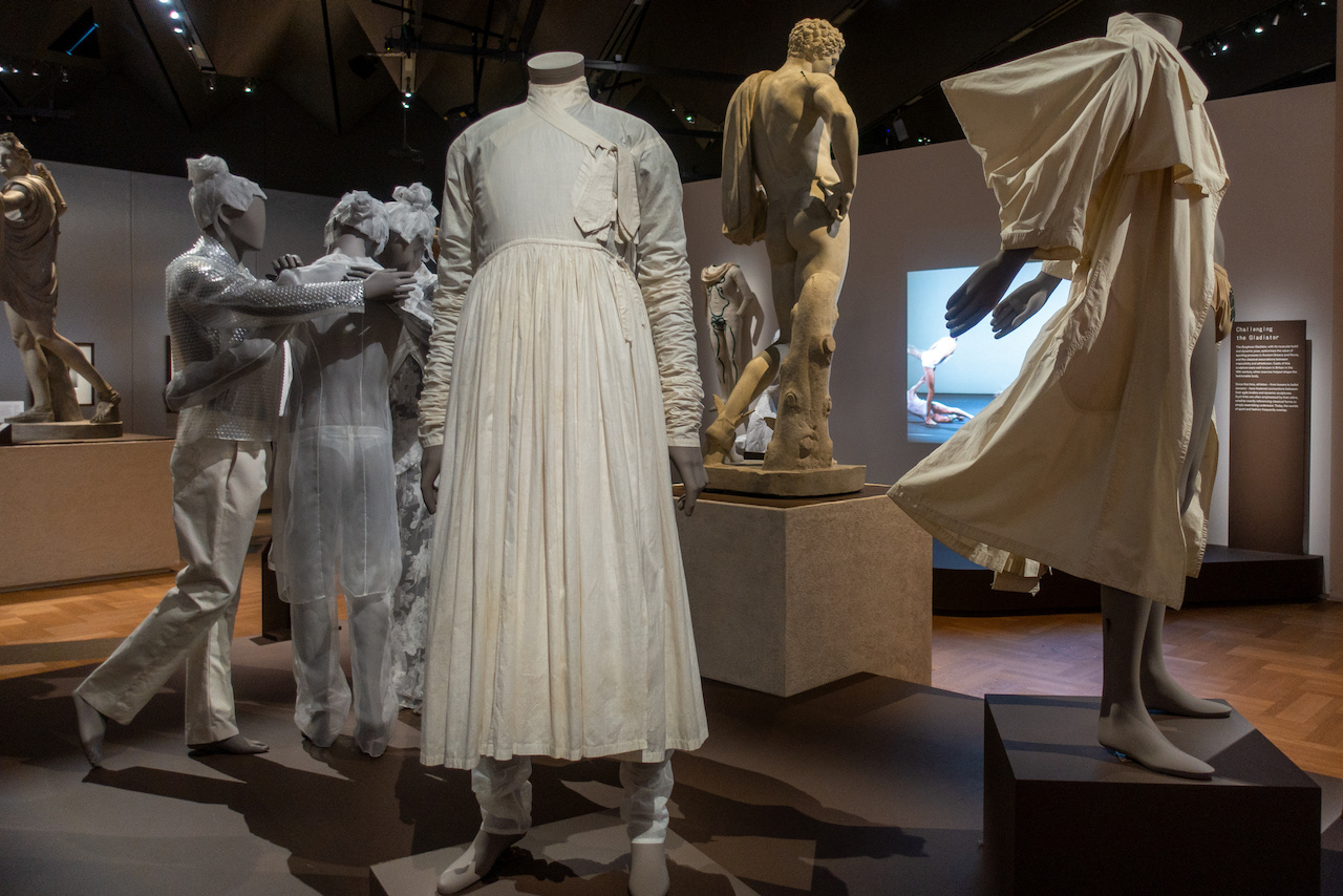 Installation view Fashioning Masculinities.