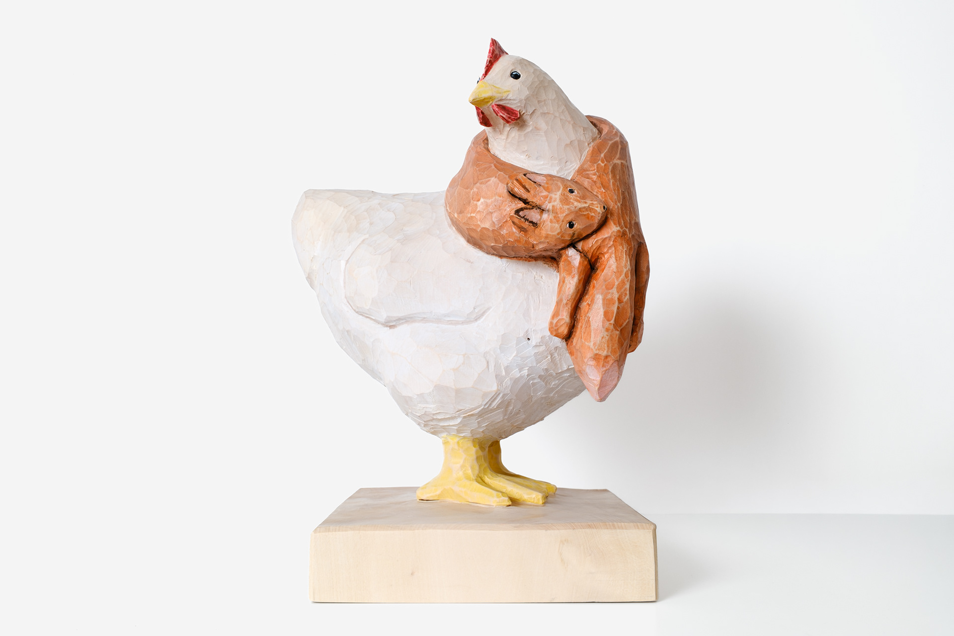 Fräulein Hildegard: Skulptur Huhn mit Fuchsstola