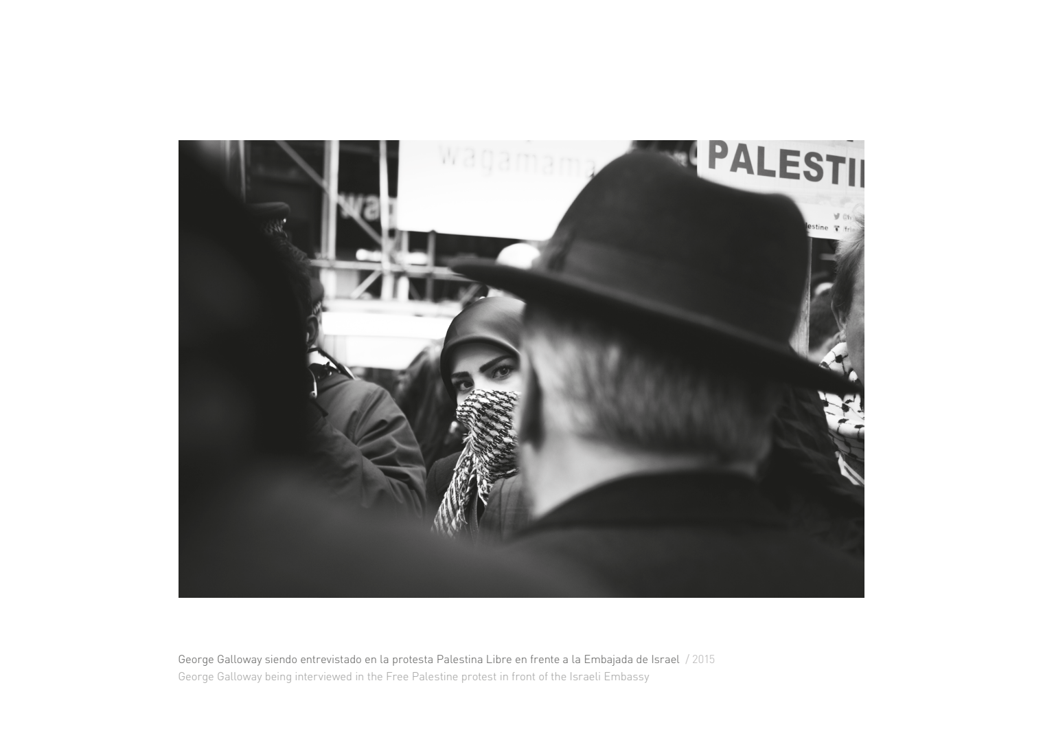 George Galloway siendo entrevistado en la protesta Palestina Libre en frente a la Embajada de Israel / George Galloway being interviewed in the Free Palestine protest in front of the Israeli Embassy. 2015 © Pedro Rodrigues