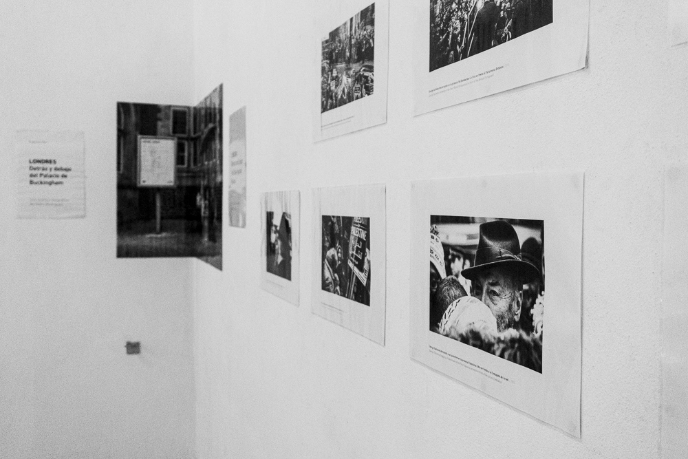 Picture of the frames on the exhibition wall with the caption cheap black and white laser printing, A3 hot laminating and a ridiculous amount of blue-tack in action! gallery arte soy in santiago de cuba, cuba. 2015 © Pedro Rodrigues