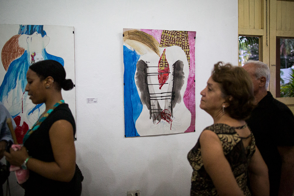 Picture of Gallery attendants at the collective's exhibition room. gallery arte soy in santiago de cuba, cuba. 2015 © Pedro Rodrigues