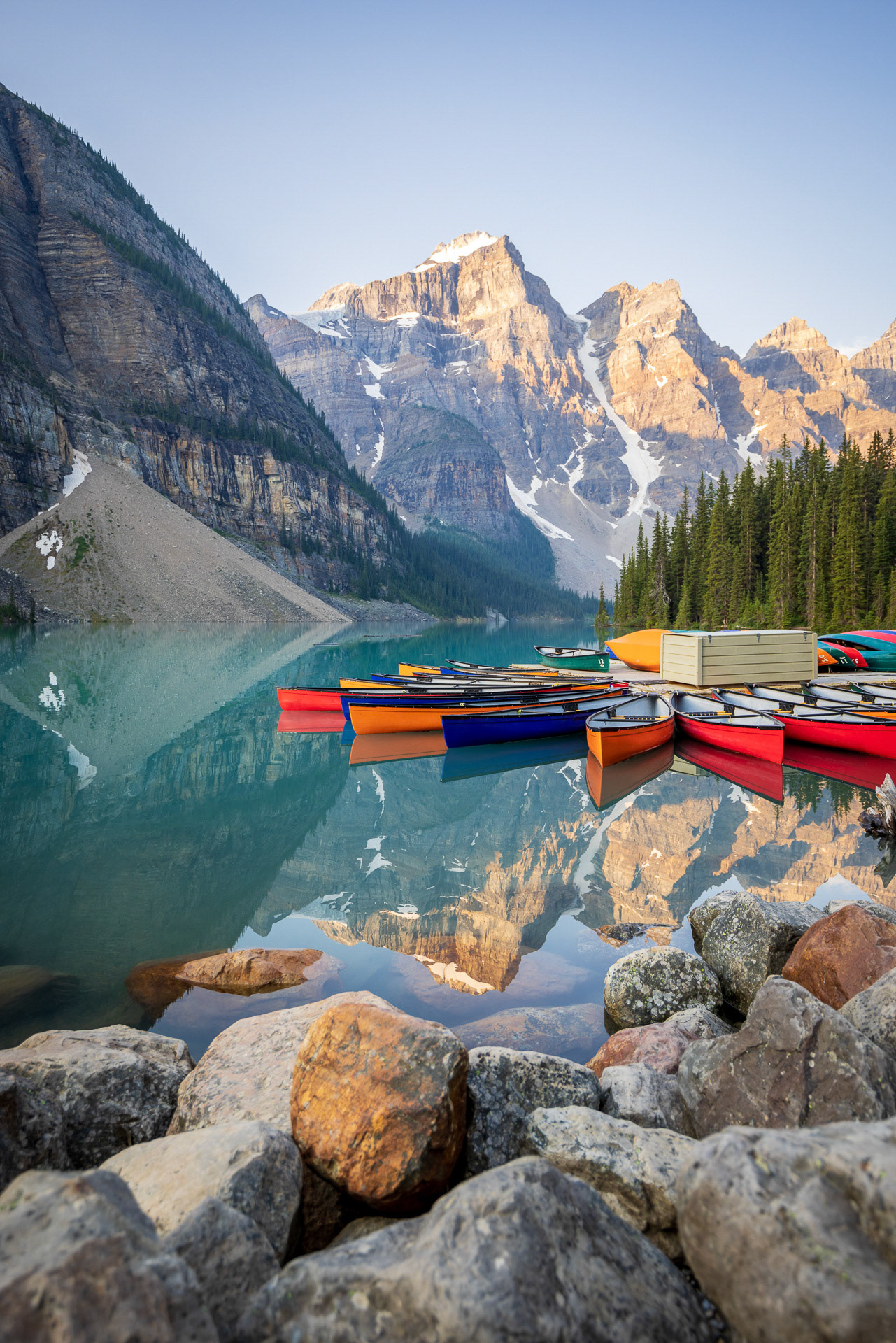 P30 - Boats at Moraine Lake