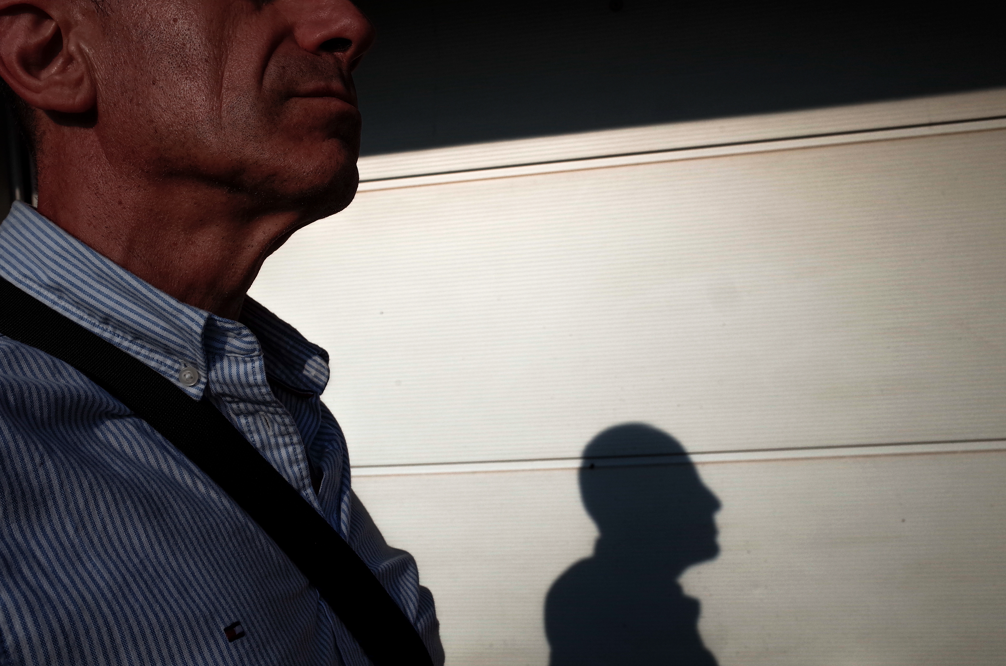 guardo per prima la mia ombra