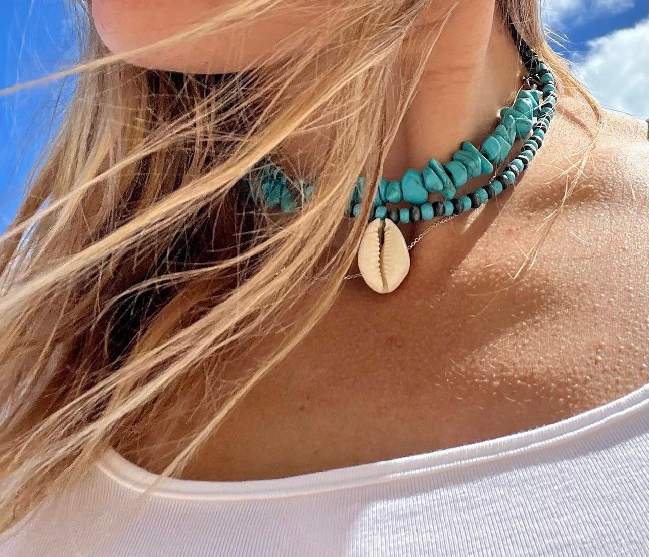 The Ocean necklace €26.-, The camille blue with Shell €26.-