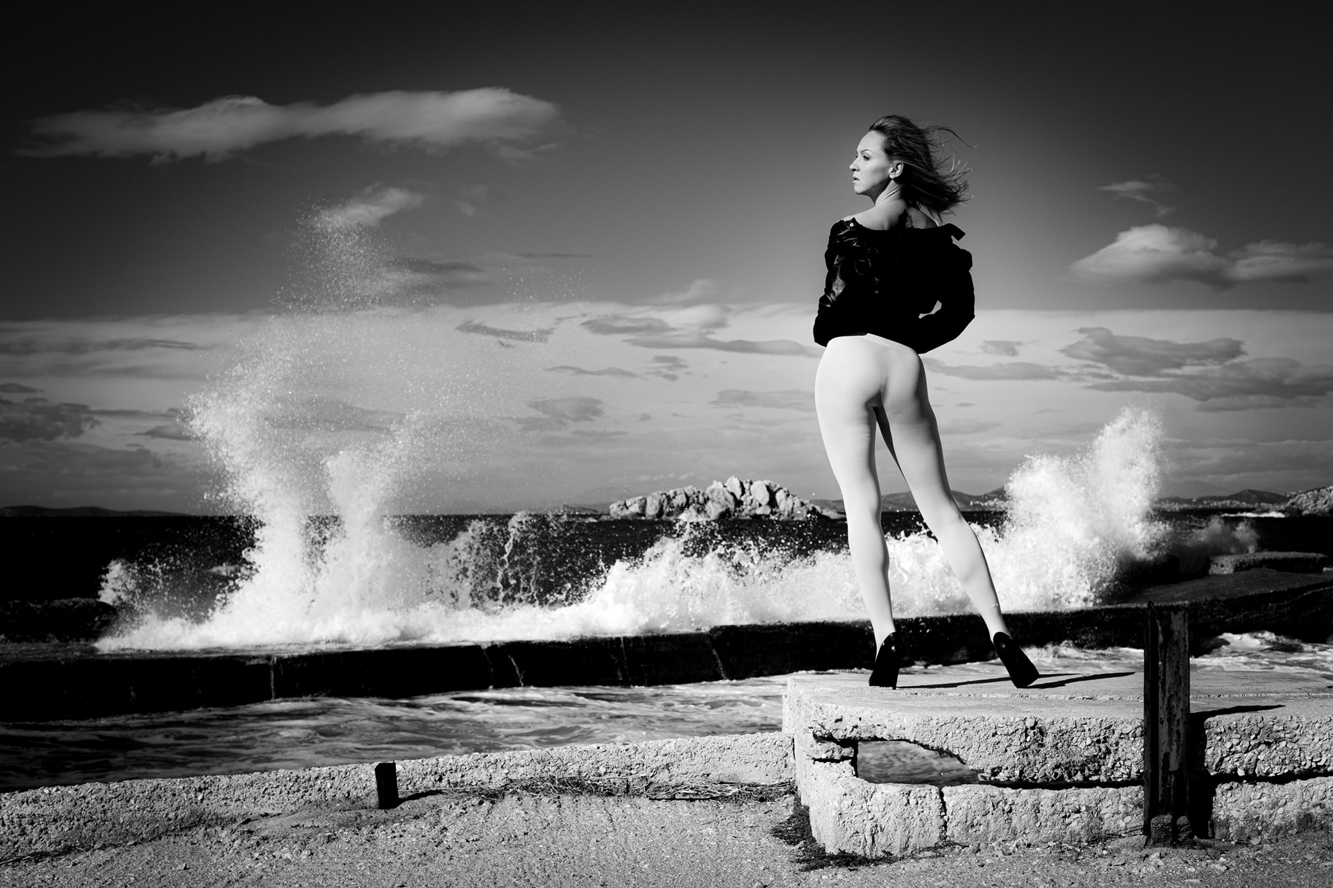 Wave crusher