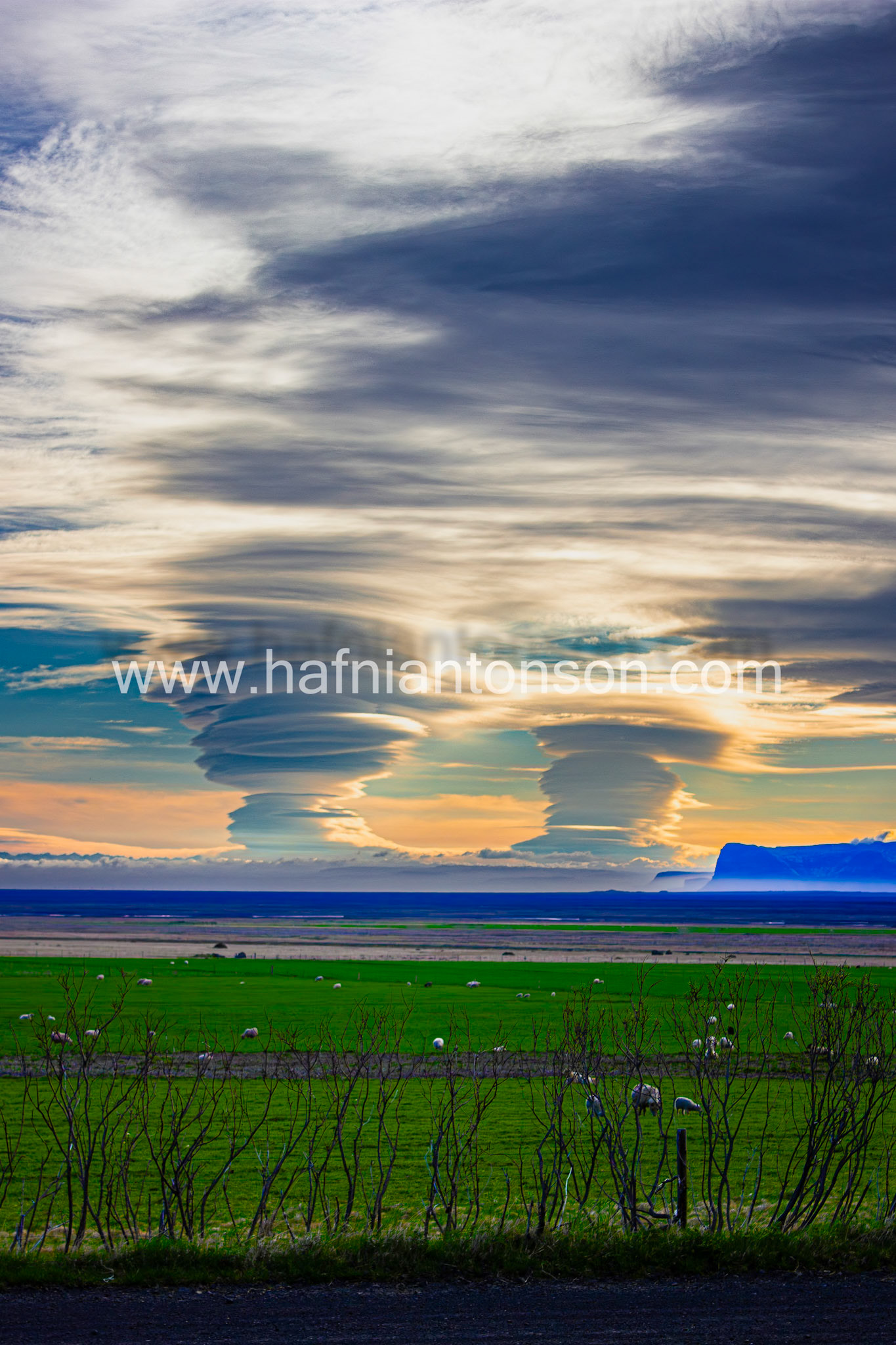 Hurricane clouds vertical