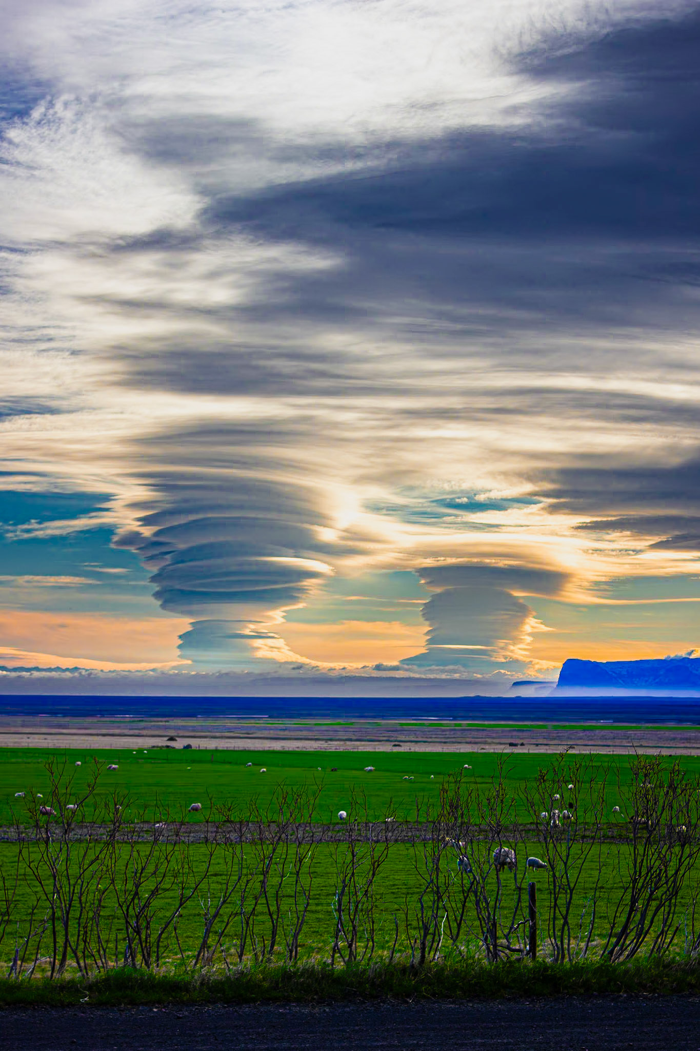 Hurricane clouds vertical