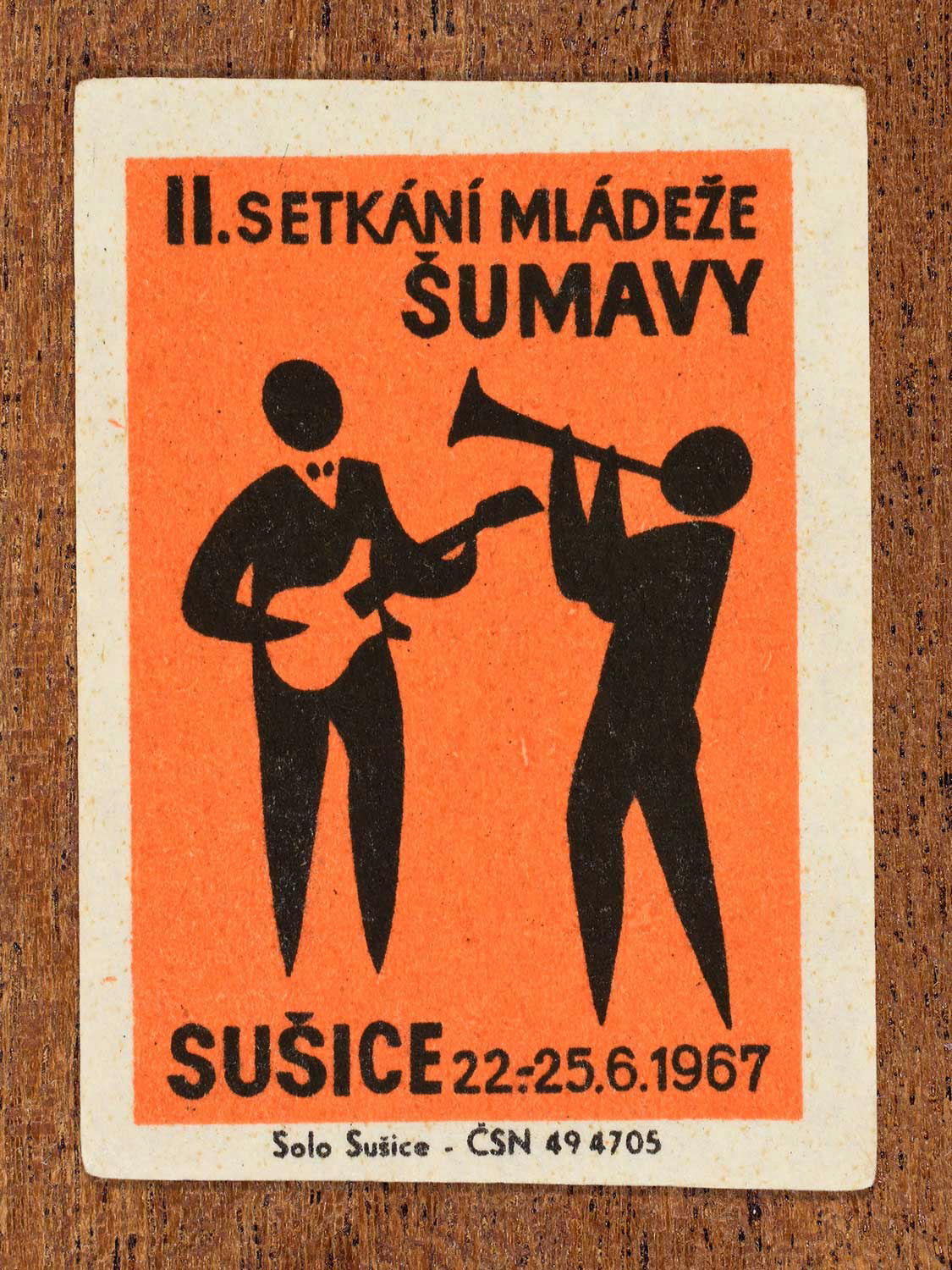 Vintage 1967 Czech matchbox label showing two young musicians playing guitar and a brass instrument. Produced by the Solo Sušice match factory to promote cultural and musical participation among youth.