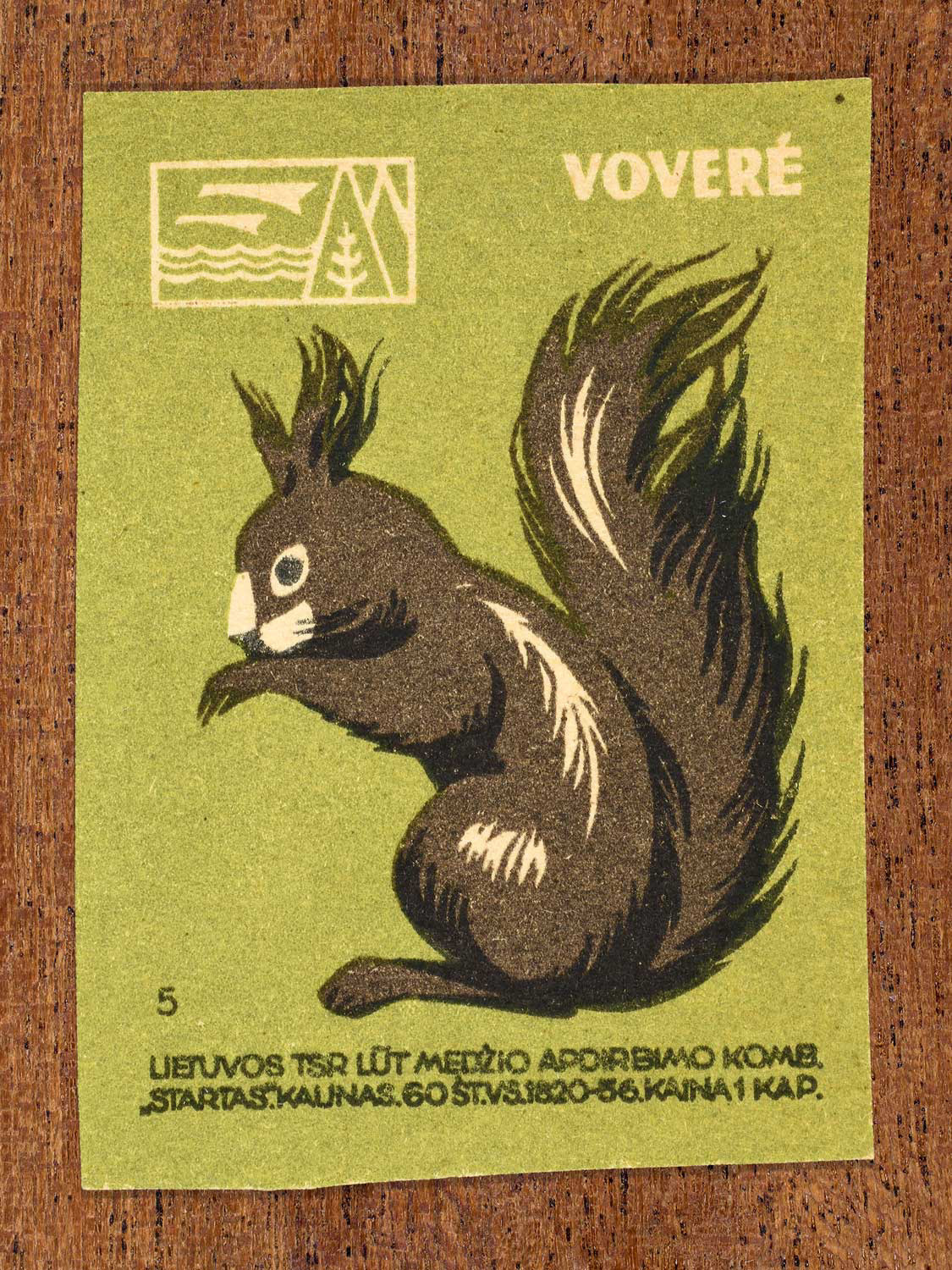Vintage 1959 Lithuanian matchbox label showing a stylised squirrel with a large sweeping tail, on green background. Produced by the LŪT Wood Processing Combine “Startas” in Kaunas to familiarise citizens with local wildlife.