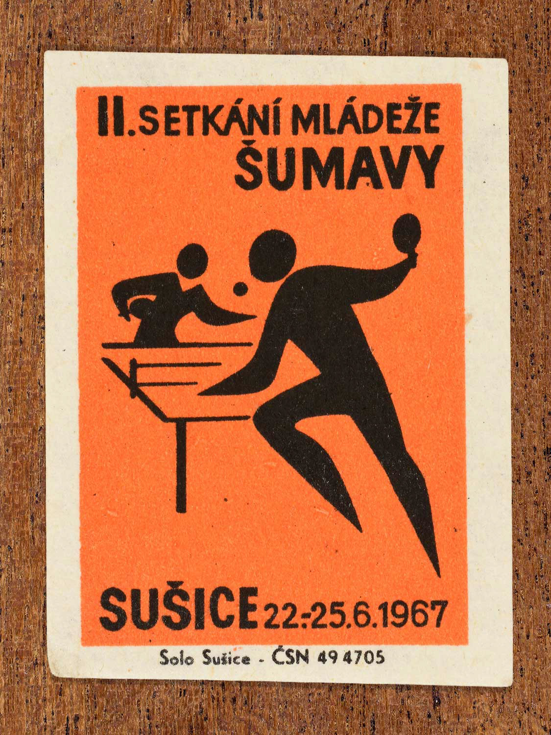 Vintage 1967 Czech matchbox label showing two stylised figures playing table tennis. Produced by the Solo Sušice match factory to promote organised sport and youth participation at a regional youth gathering.