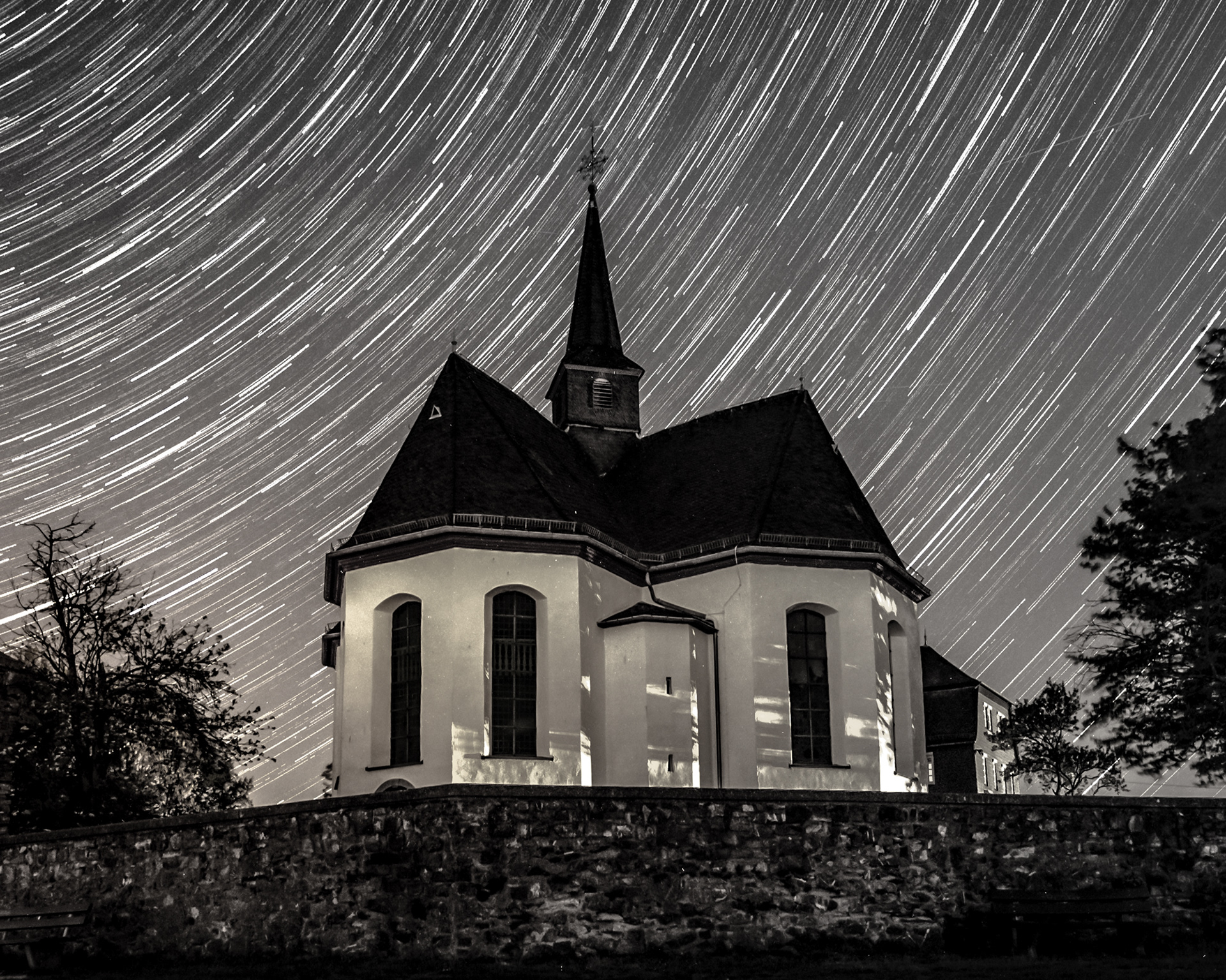 Startrails über der Kreuzkapelle Bad Camberg