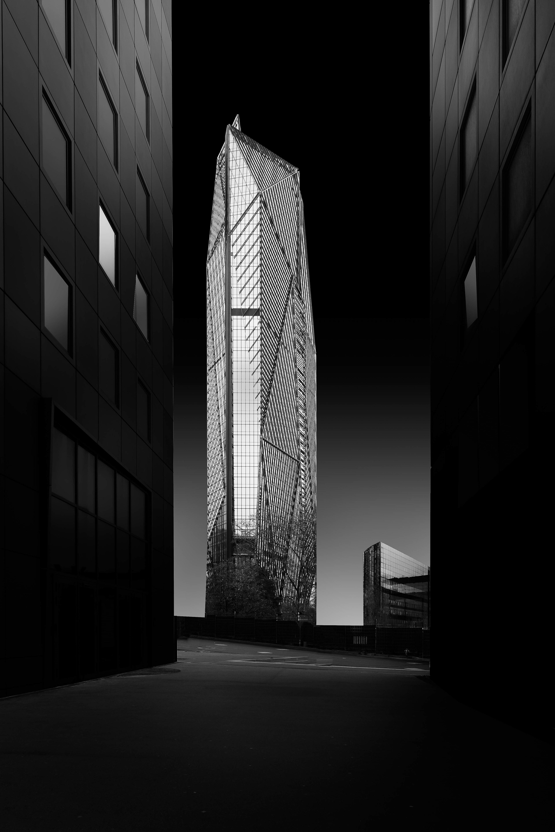 La Défense - Vertical Lines