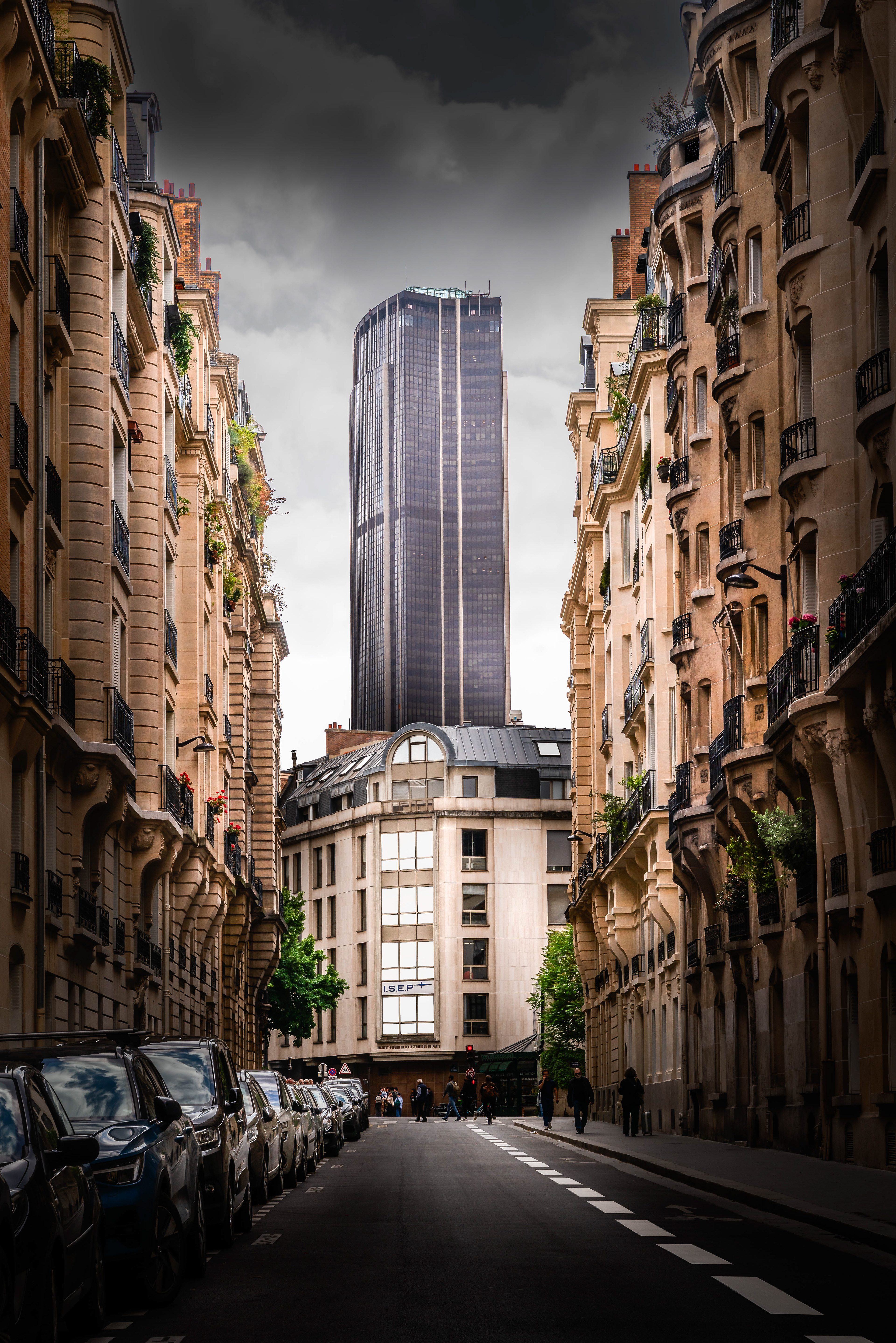 Paris vertical Distance
