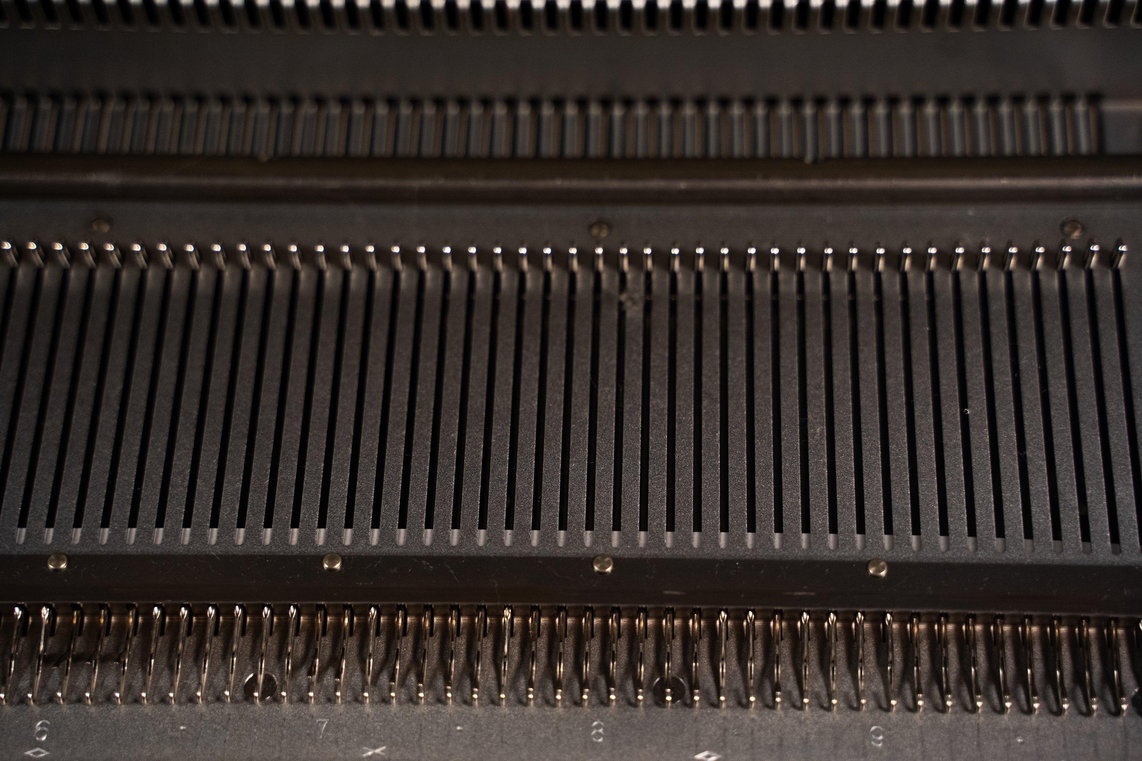 Knitting bed needles