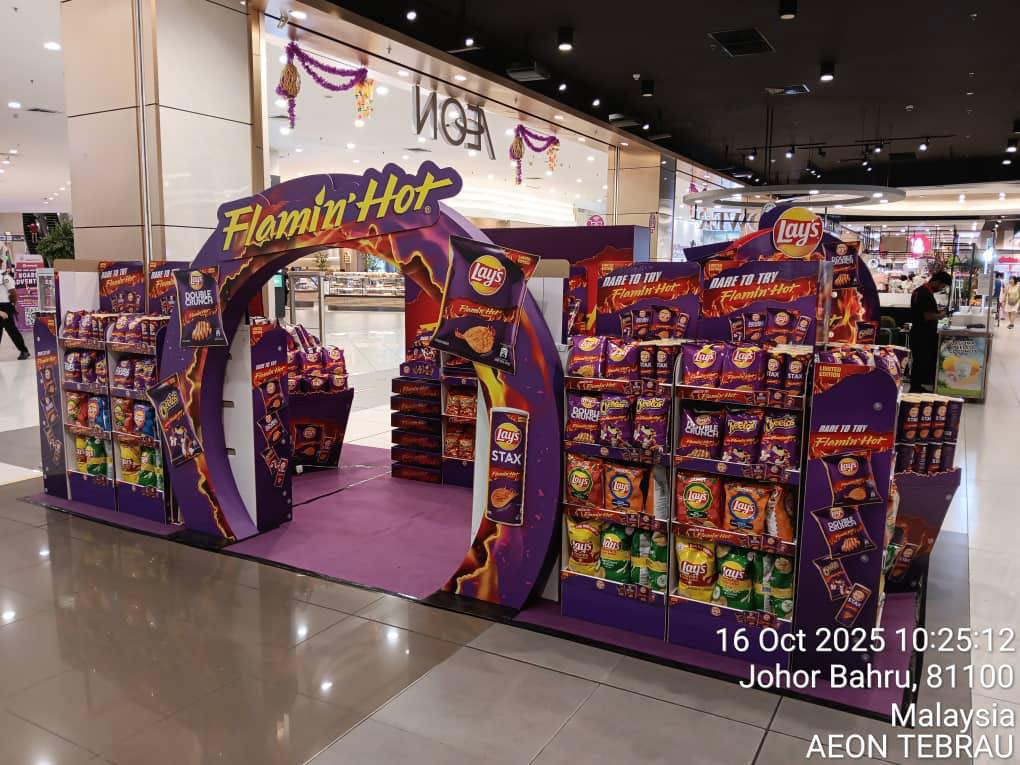 Activation in context at AEON Tebrau, Johor Bahru — the dare staged in mall atrium space, designed to be approached from any direction.