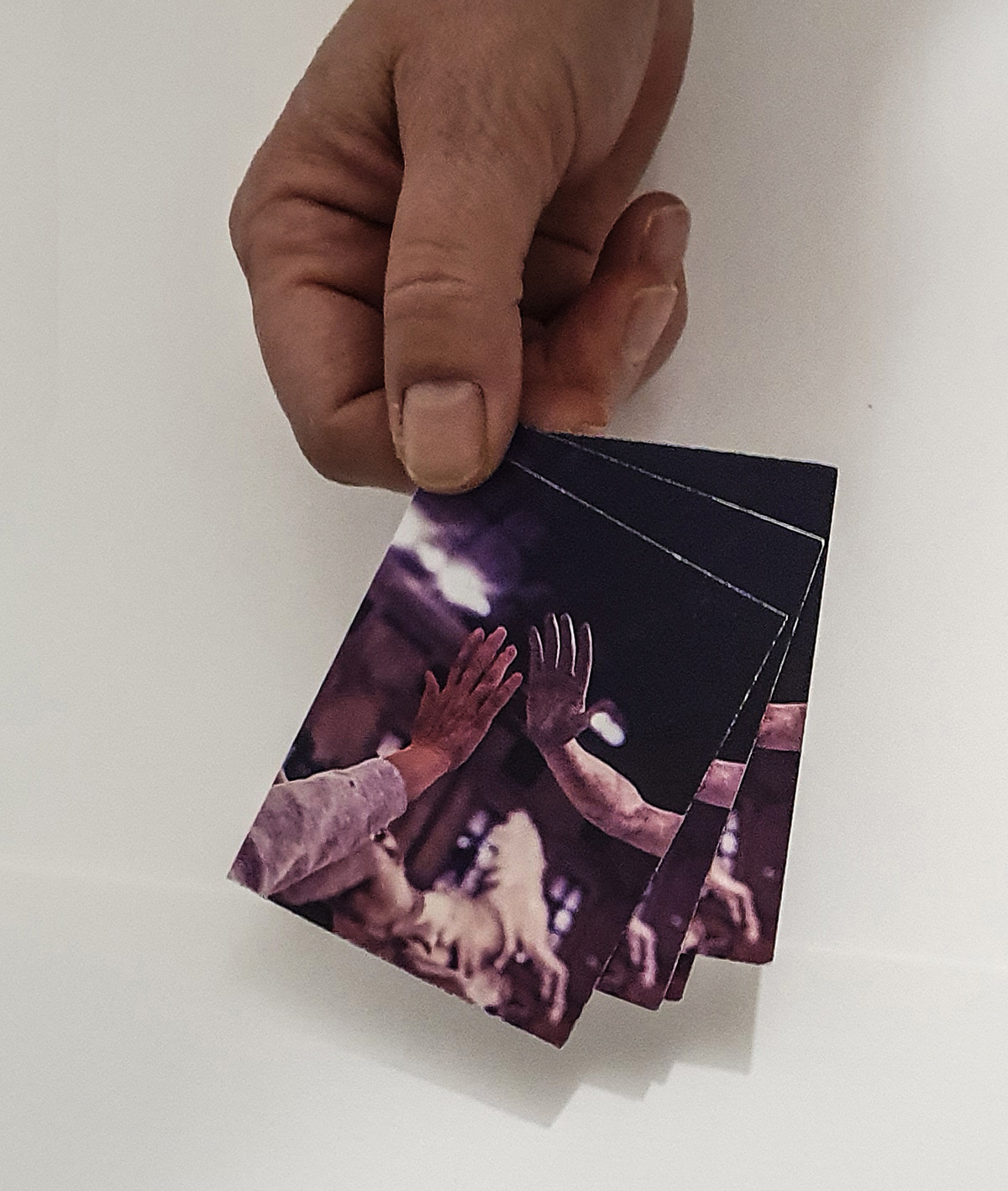 Cartes souvenir redirigeant vers le compte Instagram.