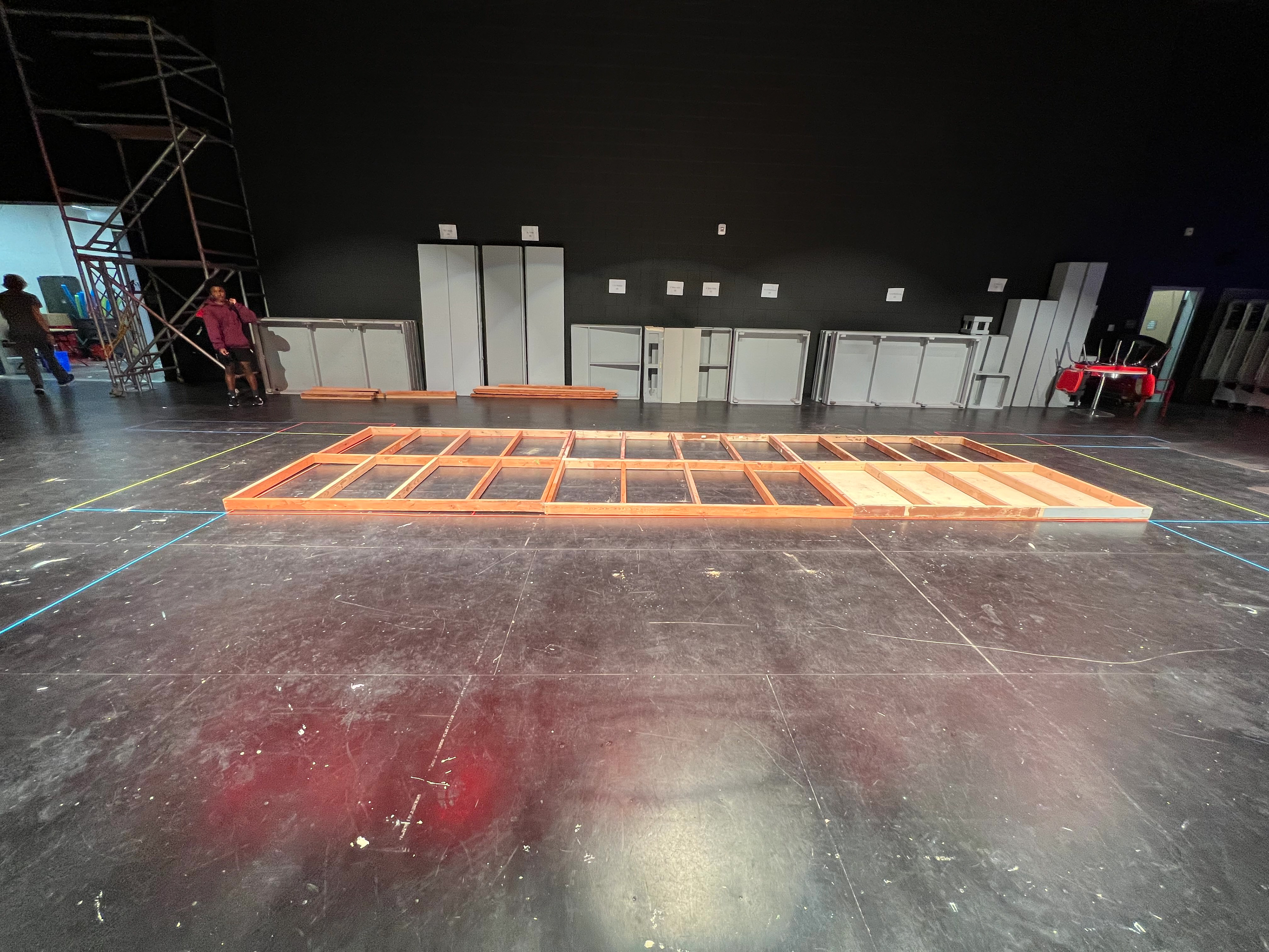 Spike tape and platform layout 