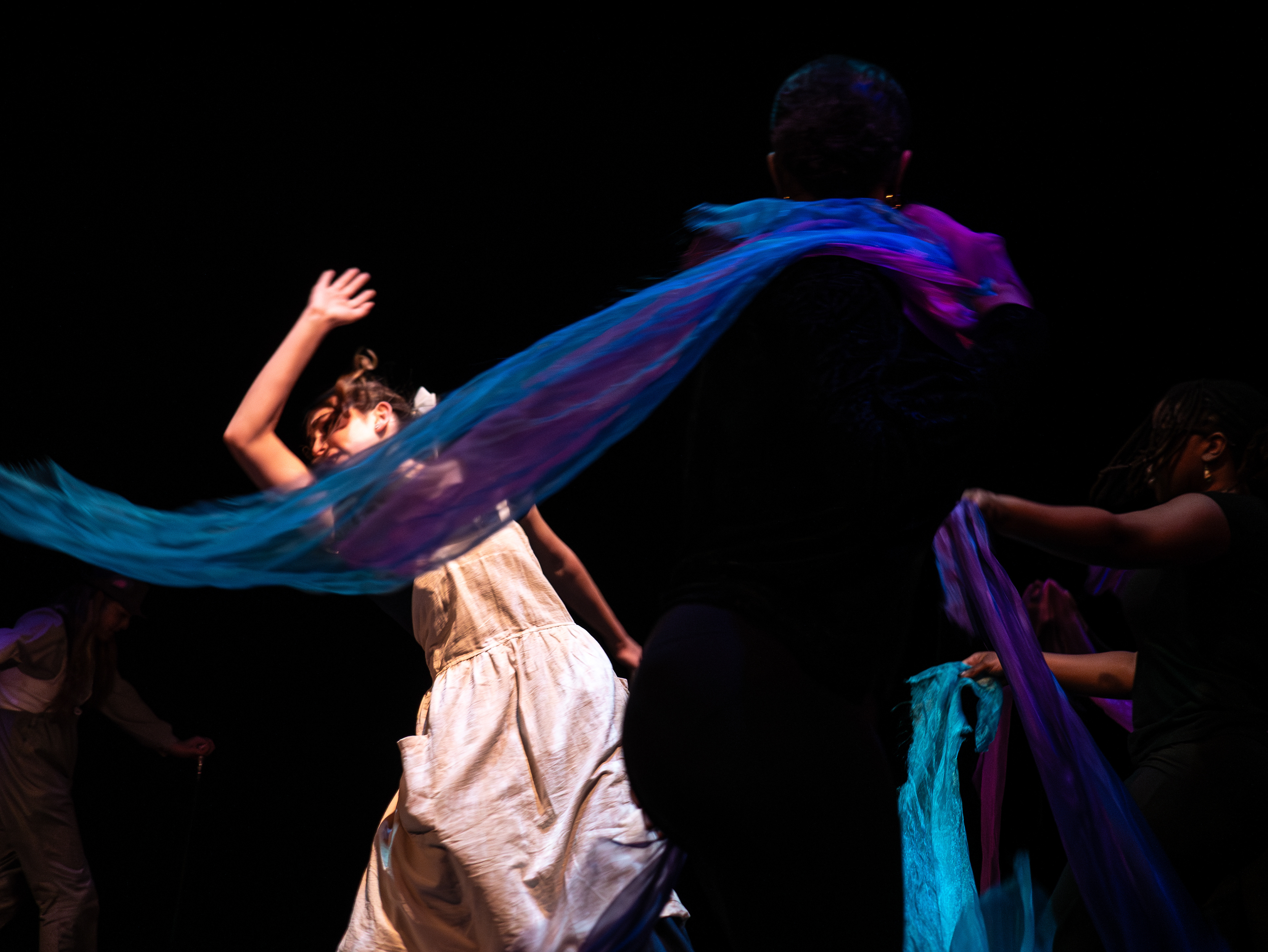 Fluid motion allows ensemble members to disappear into waves