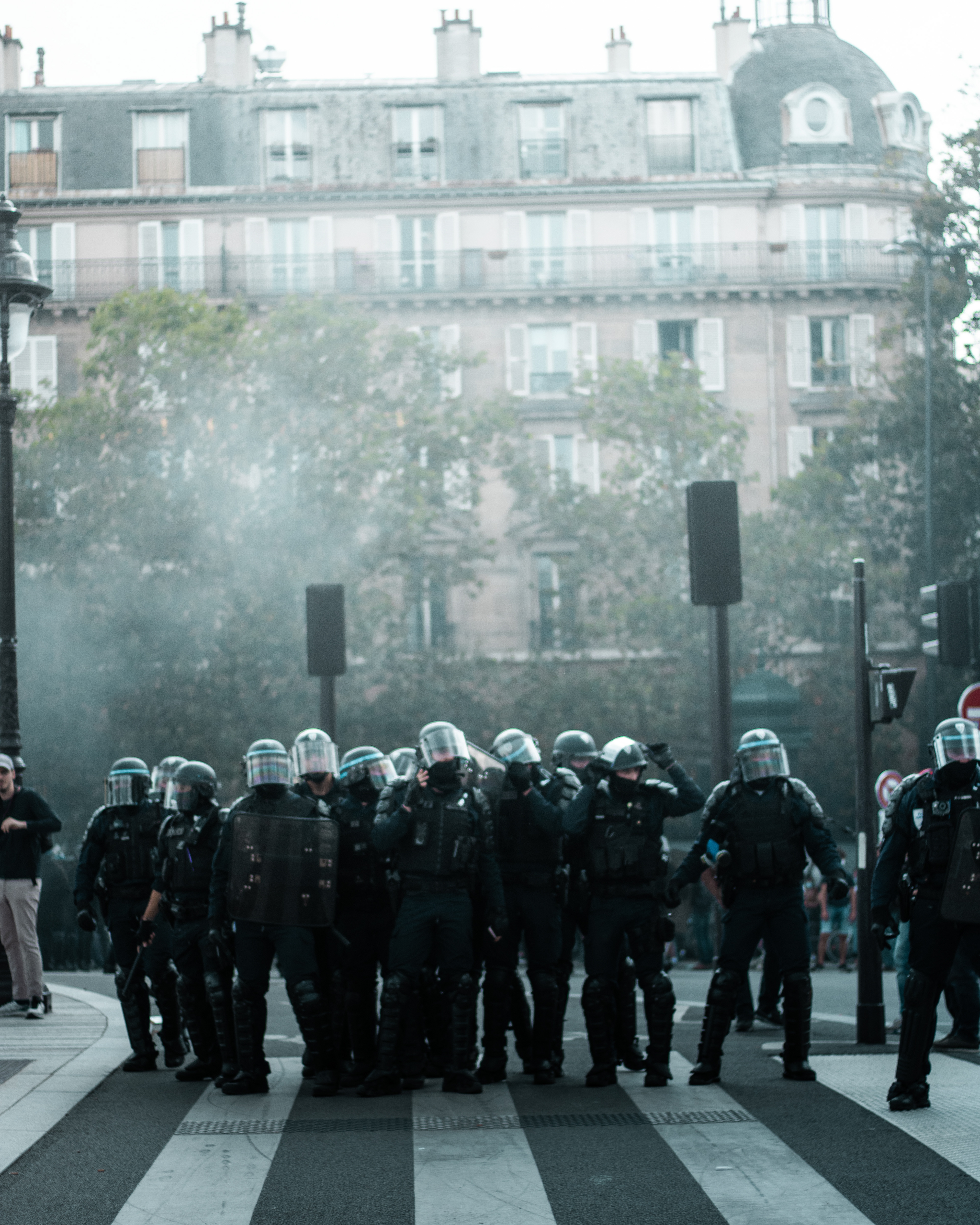 Bastille est en situation de nasse : aucune des sorties n'est accessible, elles sont bloquées par les forces de l'ordre.